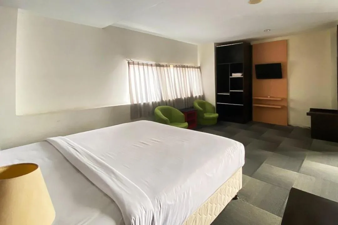 Bed in Capital O 472 Hotel Asyra