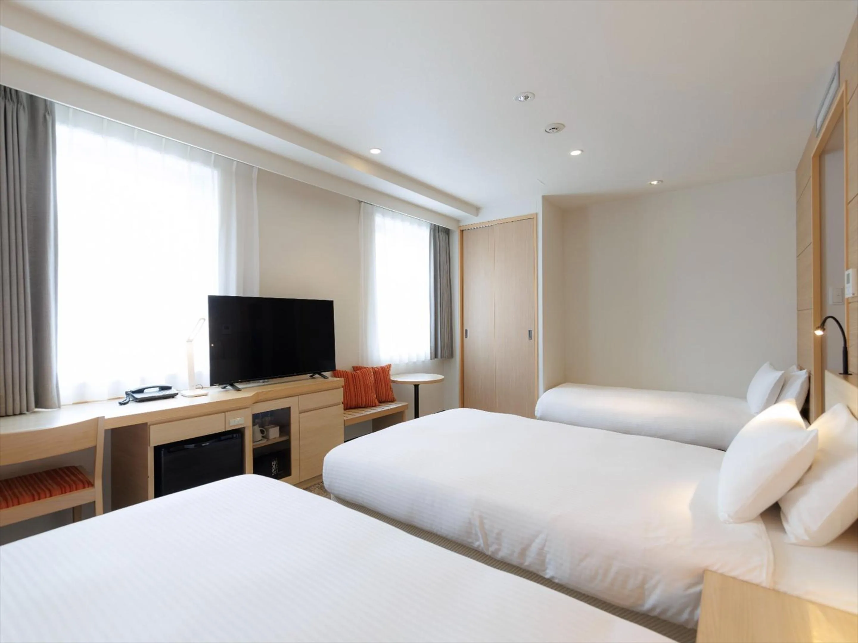 Photo of the whole room, Bed in JR Kyushu Hotel Kagoshima