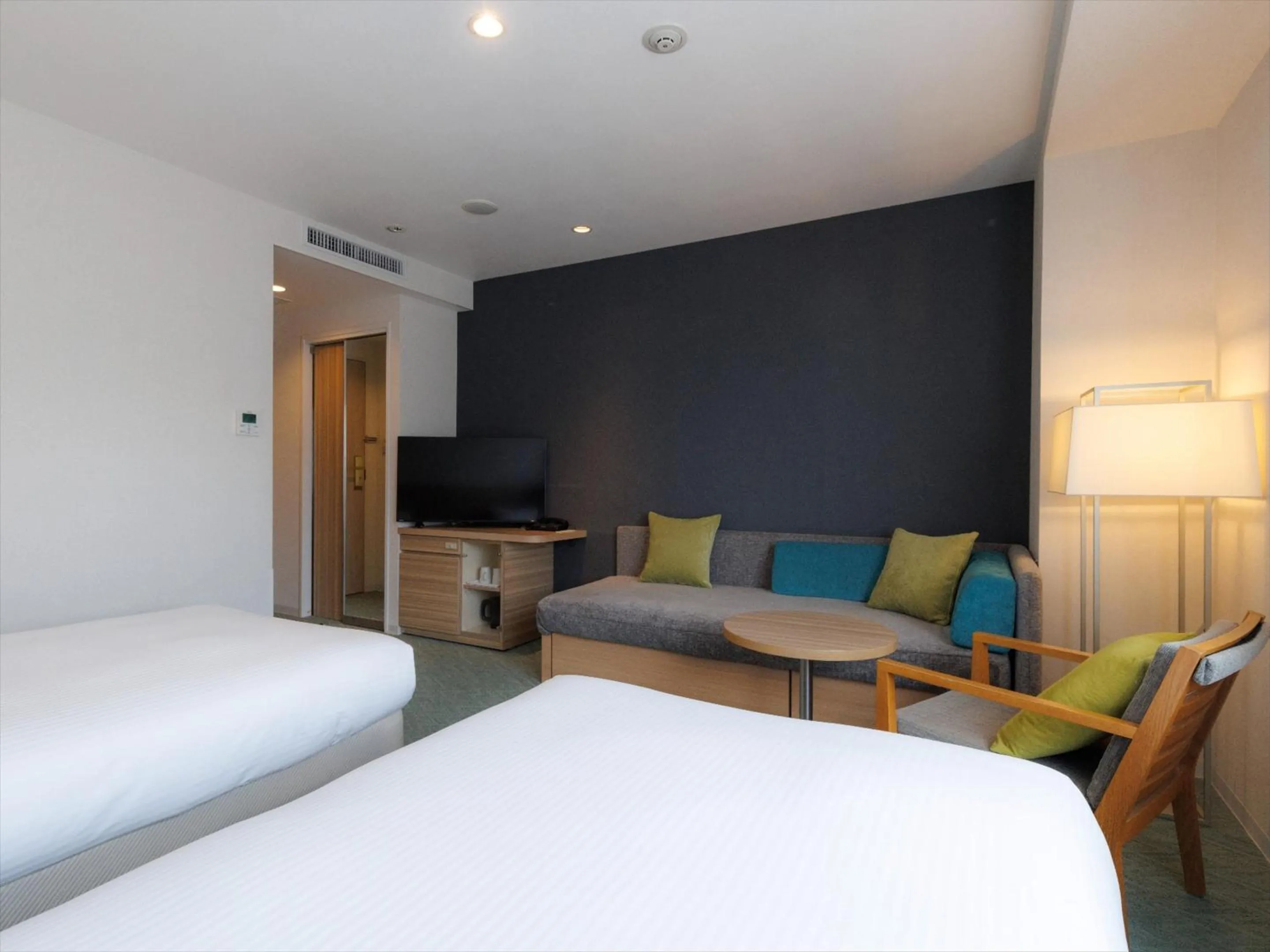 Photo of the whole room, Bed in JR Kyushu Hotel Kagoshima