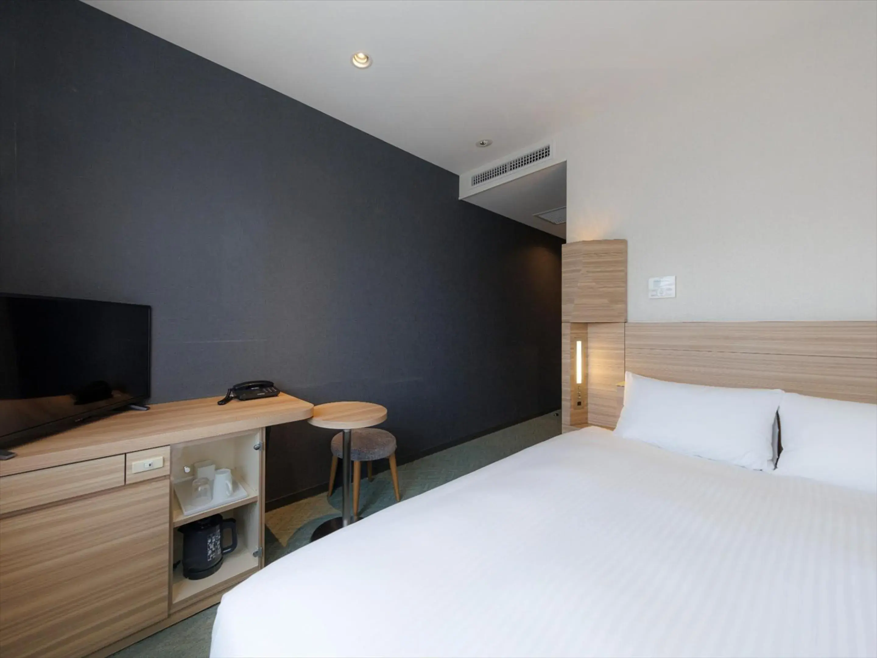 Photo of the whole room, Bed in JR Kyushu Hotel Kagoshima Photo of the whole room, Bed in JR Kyushu Hotel Kagoshima