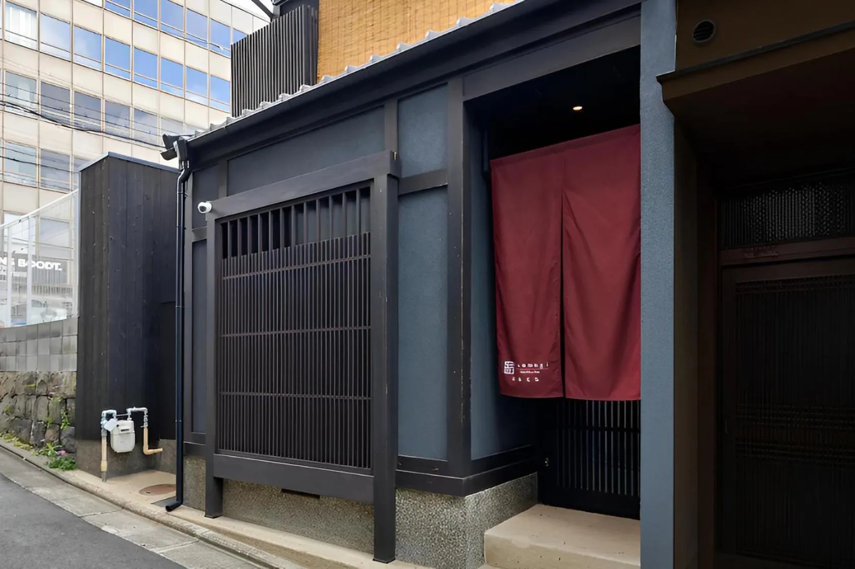 Property building in Tsumugi Kiyomizugojo