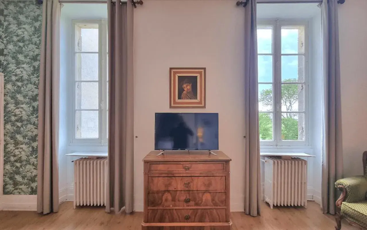 Superior Double Room in Demeures & Château - Fleur de Roques - Puisseguin Saint Emilion Superior Double Room in Demeures & Château - Fleur de Roques - Puisseguin Saint Emilion