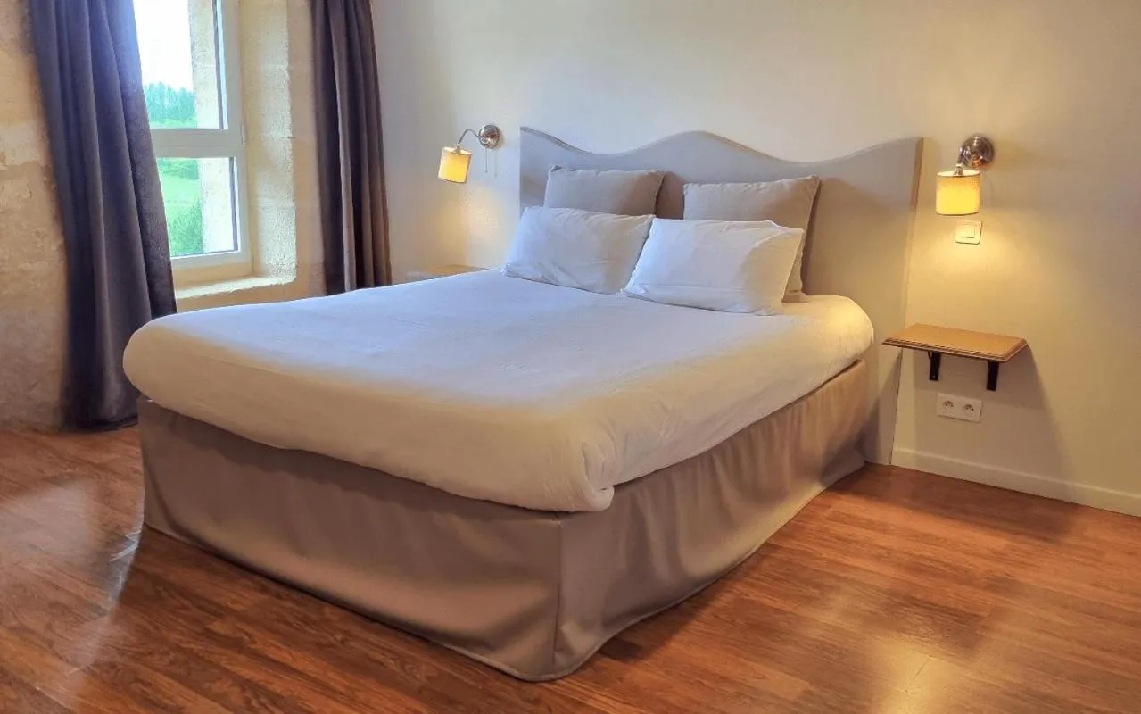 Bed in Demeures & Château - Fleur de Roques - Puisseguin Saint Emilion