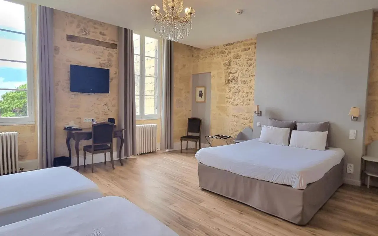 Quadruple Room in Demeures & Château - Fleur de Roques - Puisseguin Saint Emilion Quadruple Room in Demeures & Château - Fleur de Roques - Puisseguin Saint Emilion