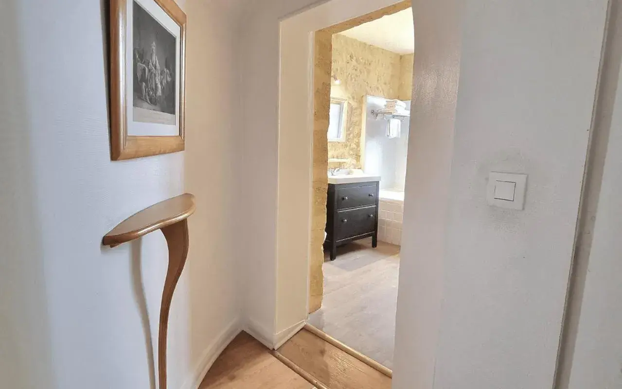 Bed in Demeures & Château - Fleur de Roques - Puisseguin Saint Emilion Bed in Demeures & Château - Fleur de Roques - Puisseguin Saint Emilion