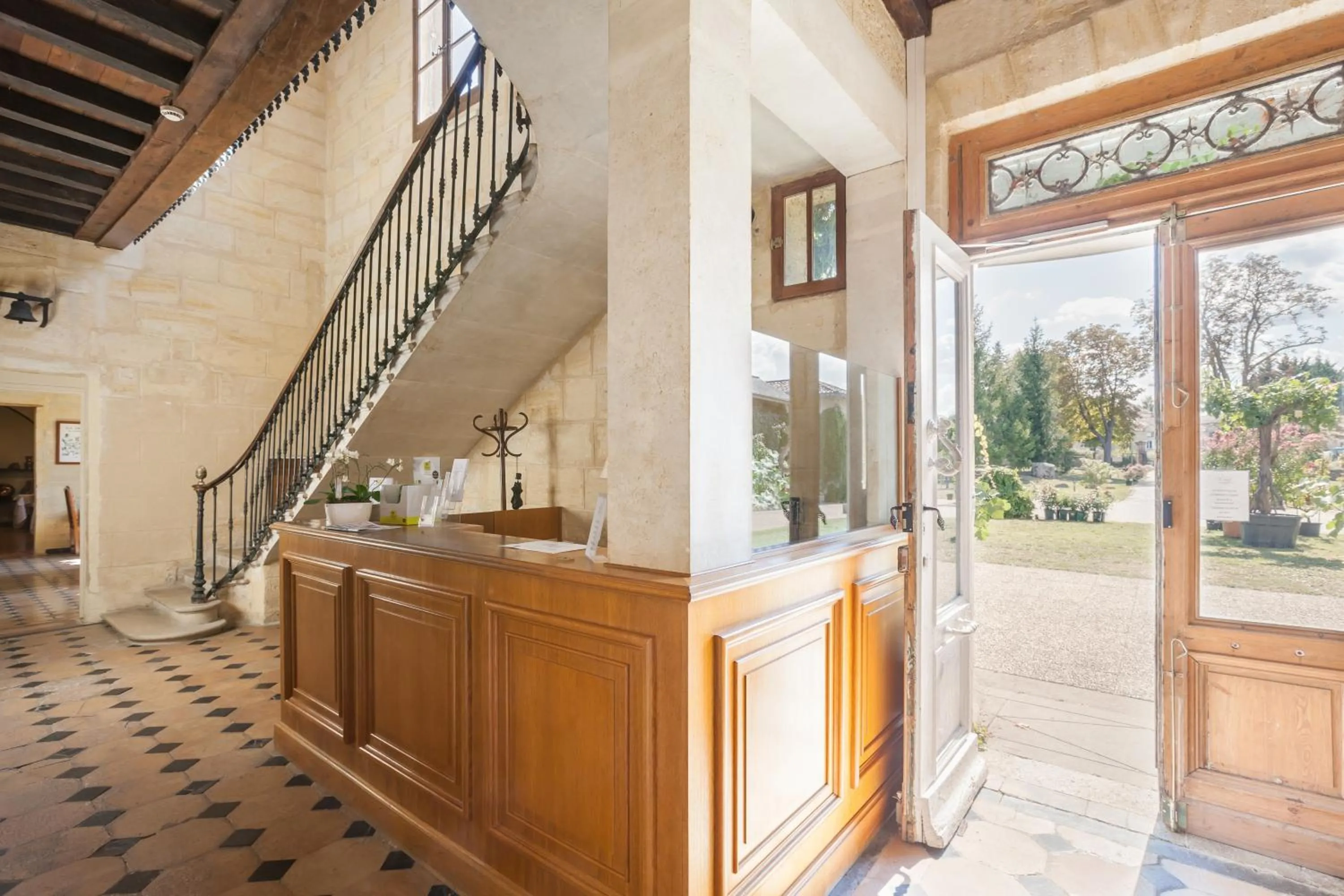 Lobby or reception in Demeures & Château - Fleur de Roques - Puisseguin Saint Emilion