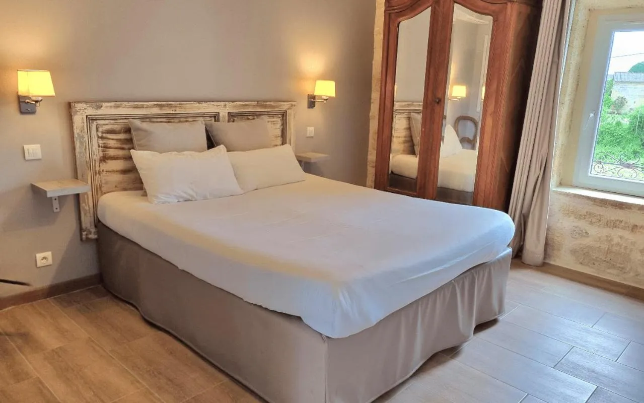 Bed in Demeures & Château - Fleur de Roques - Puisseguin Saint Emilion