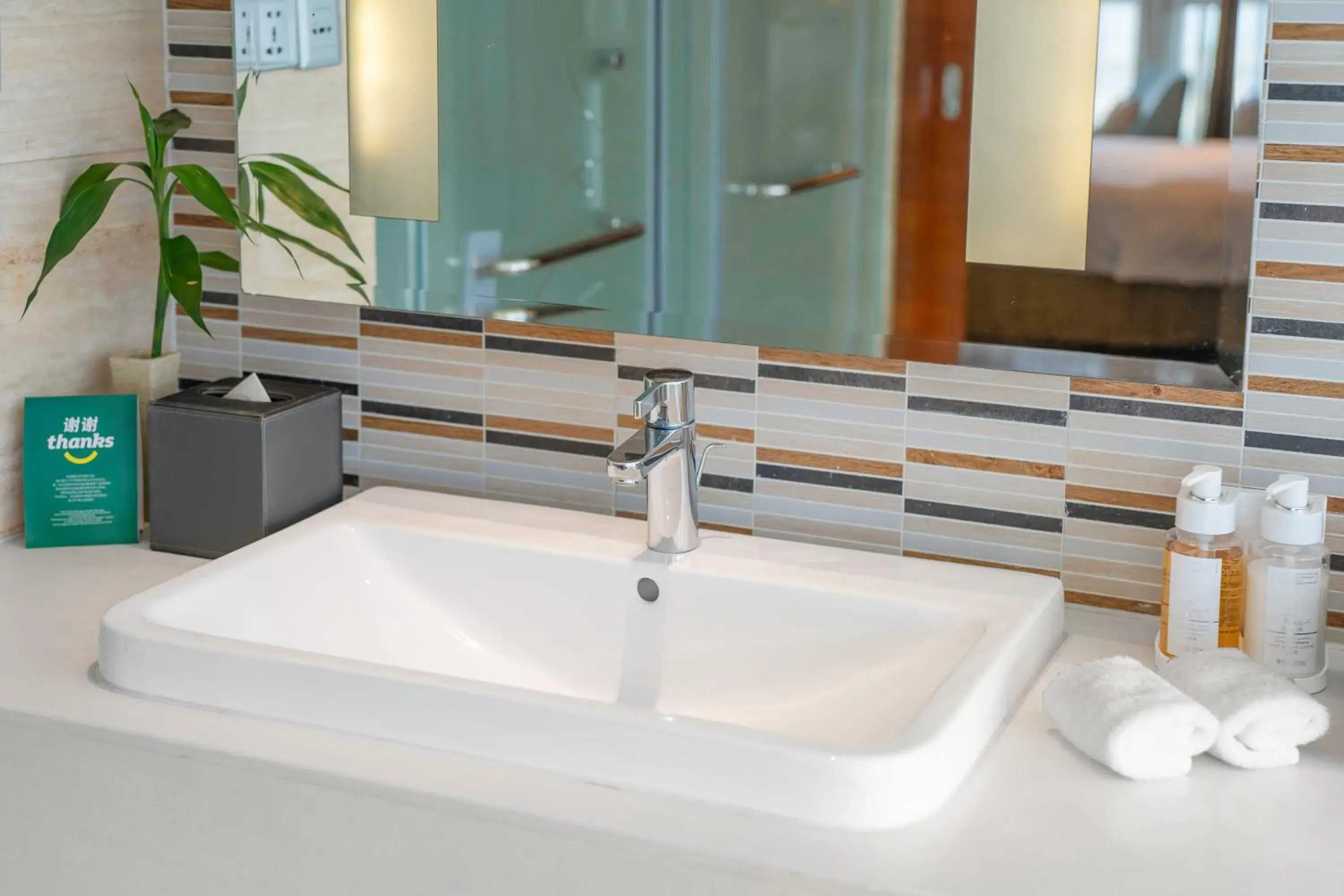 Standard King Room - Smoking in Holiday Inn Chengdu Xindu by IHG Standard King Room - Smoking in Holiday Inn Chengdu Xindu by IHG