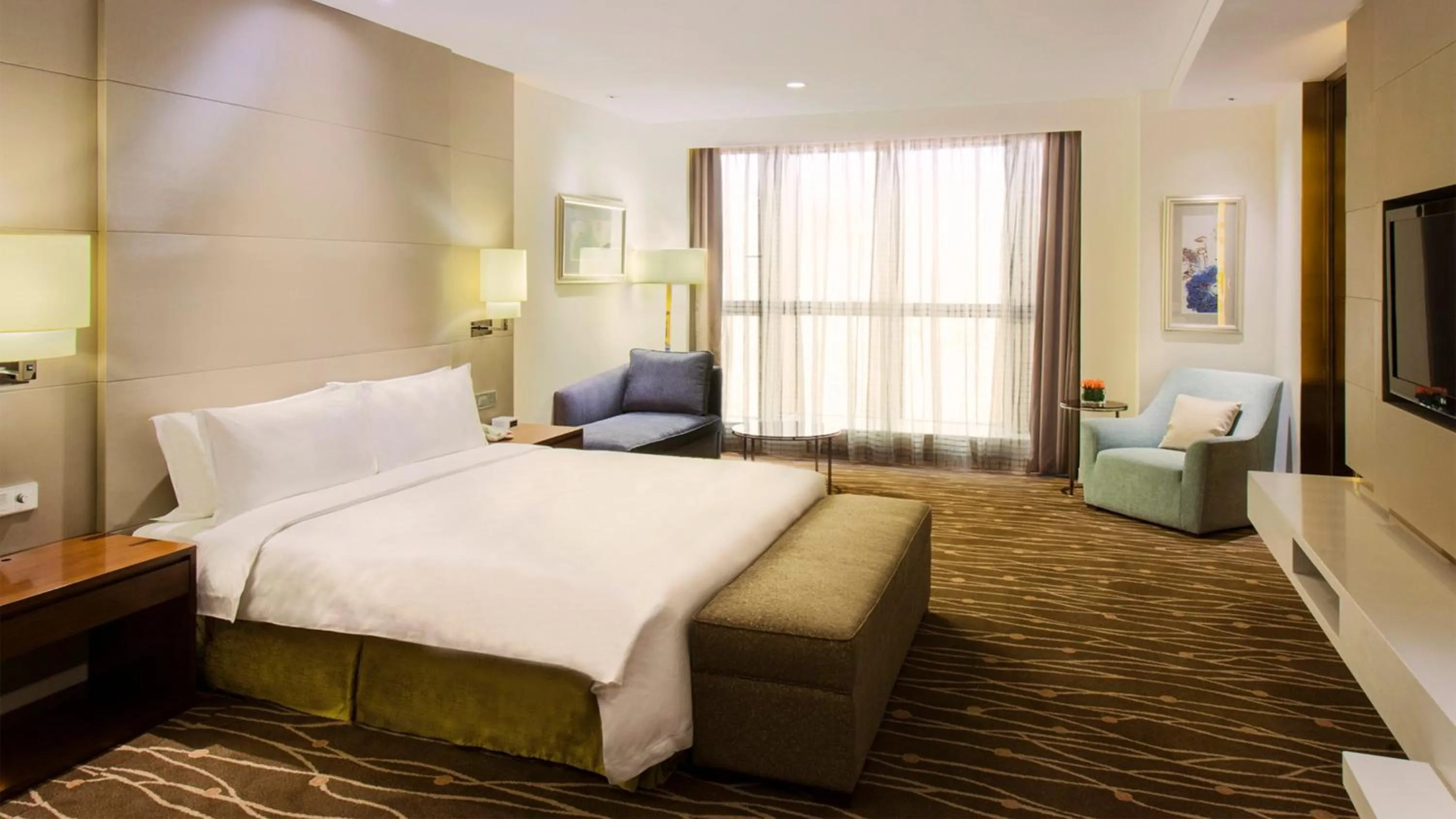 Photo of the whole room, Bed in Holiday Inn Chengdu Xindu by IHG