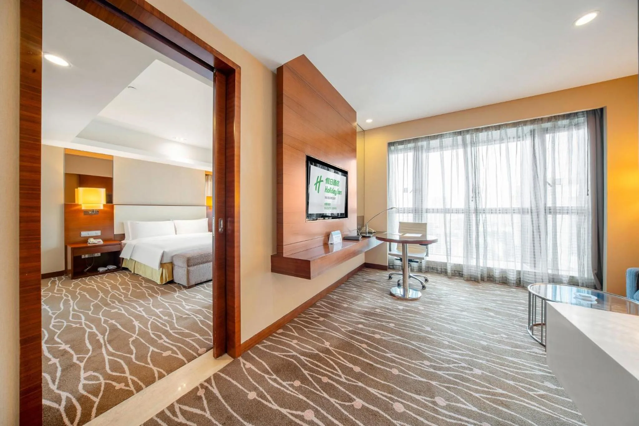 Photo of the whole room, Bed in Holiday Inn Chengdu Xindu by IHG