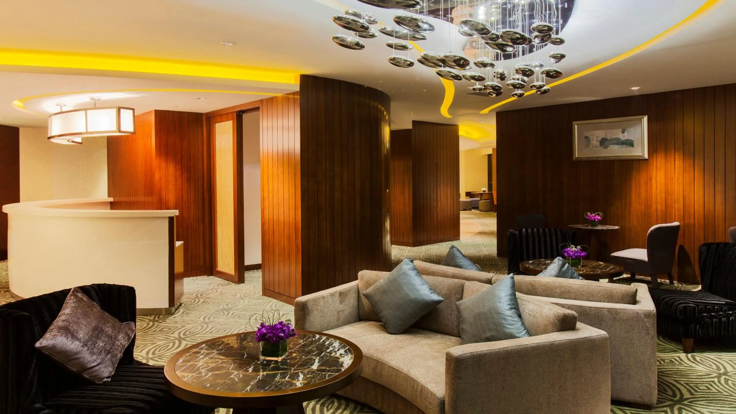 Lounge or bar in Holiday Inn Chengdu Xindu by IHG