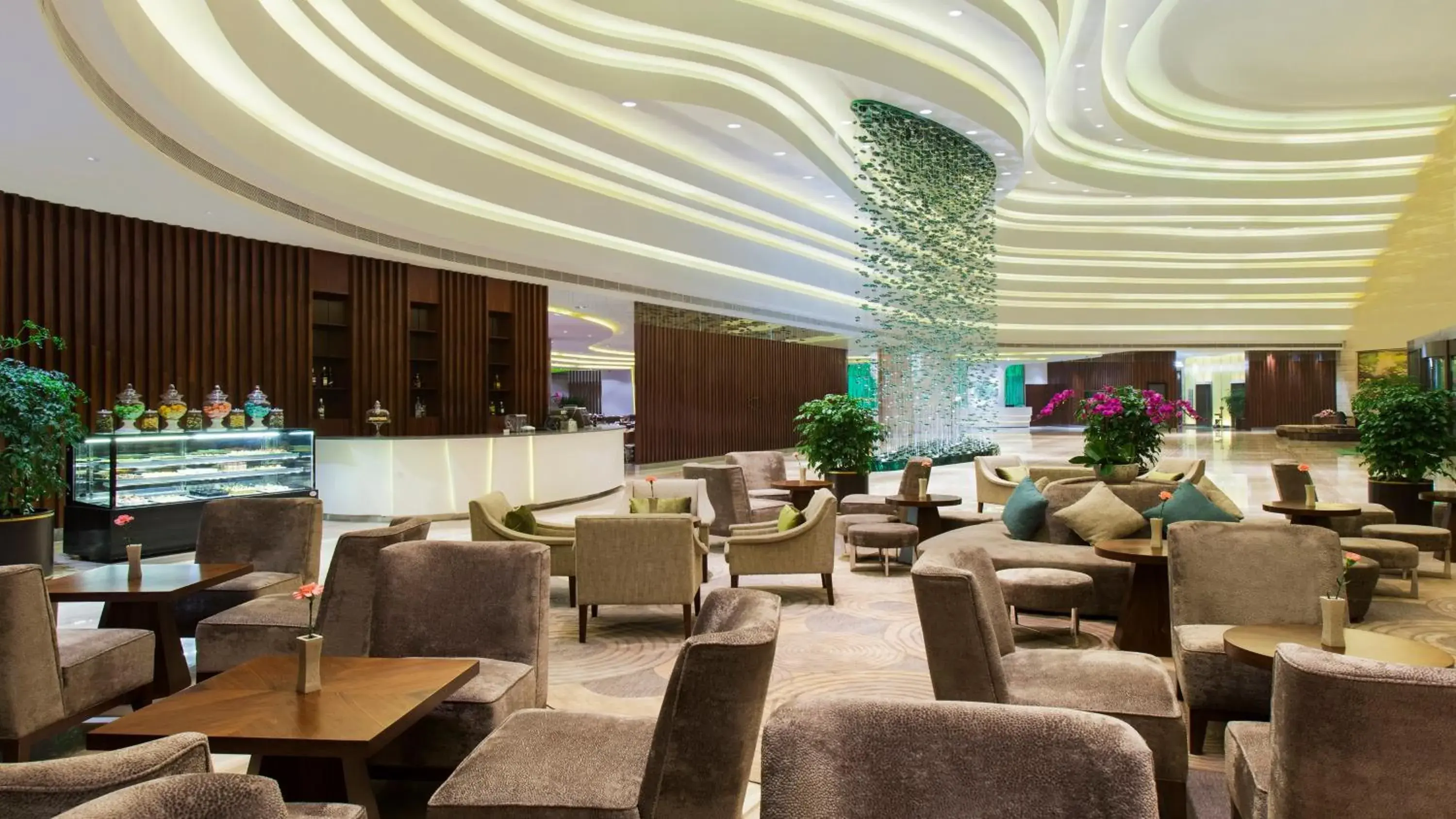 Lounge or bar in Holiday Inn Chengdu Xindu by IHG Lounge or bar in Holiday Inn Chengdu Xindu by IHG