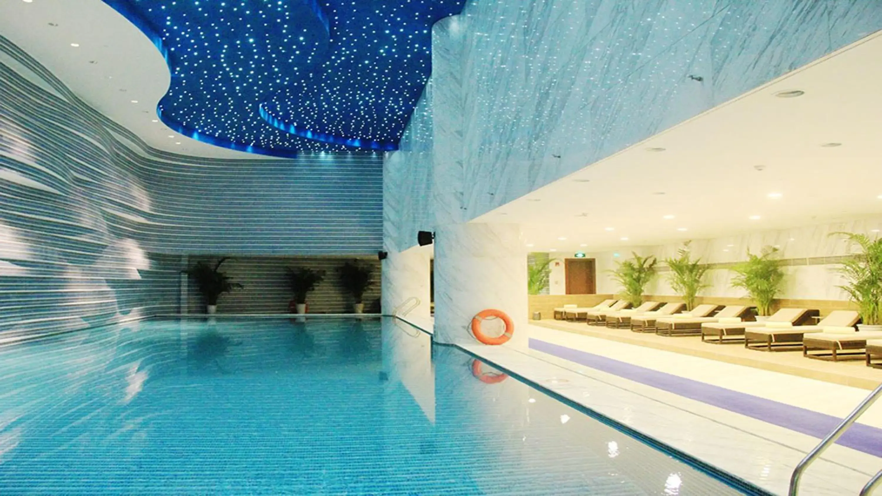 Swimming pool in Holiday Inn Chengdu Xindu by IHG Swimming pool in Holiday Inn Chengdu Xindu by IHG