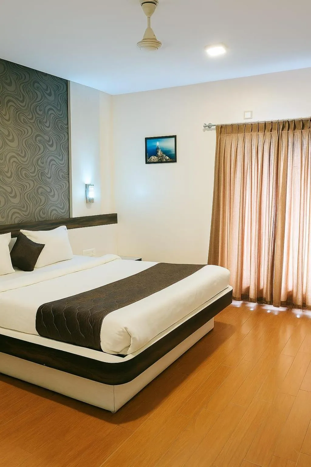 Bed in The Majestic Crown