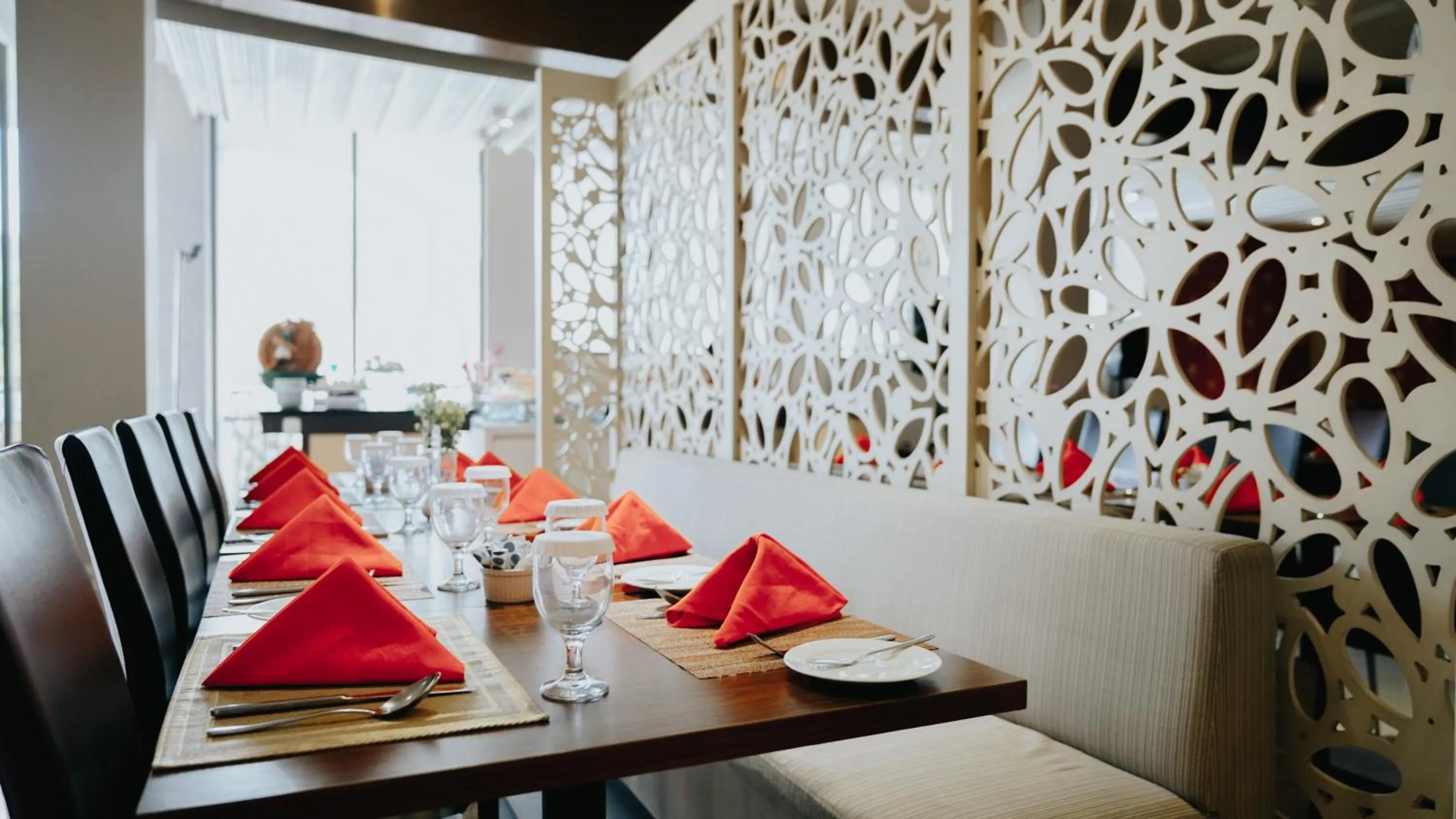 Restaurant/places to eat in Novotel Banjarmasin Airport