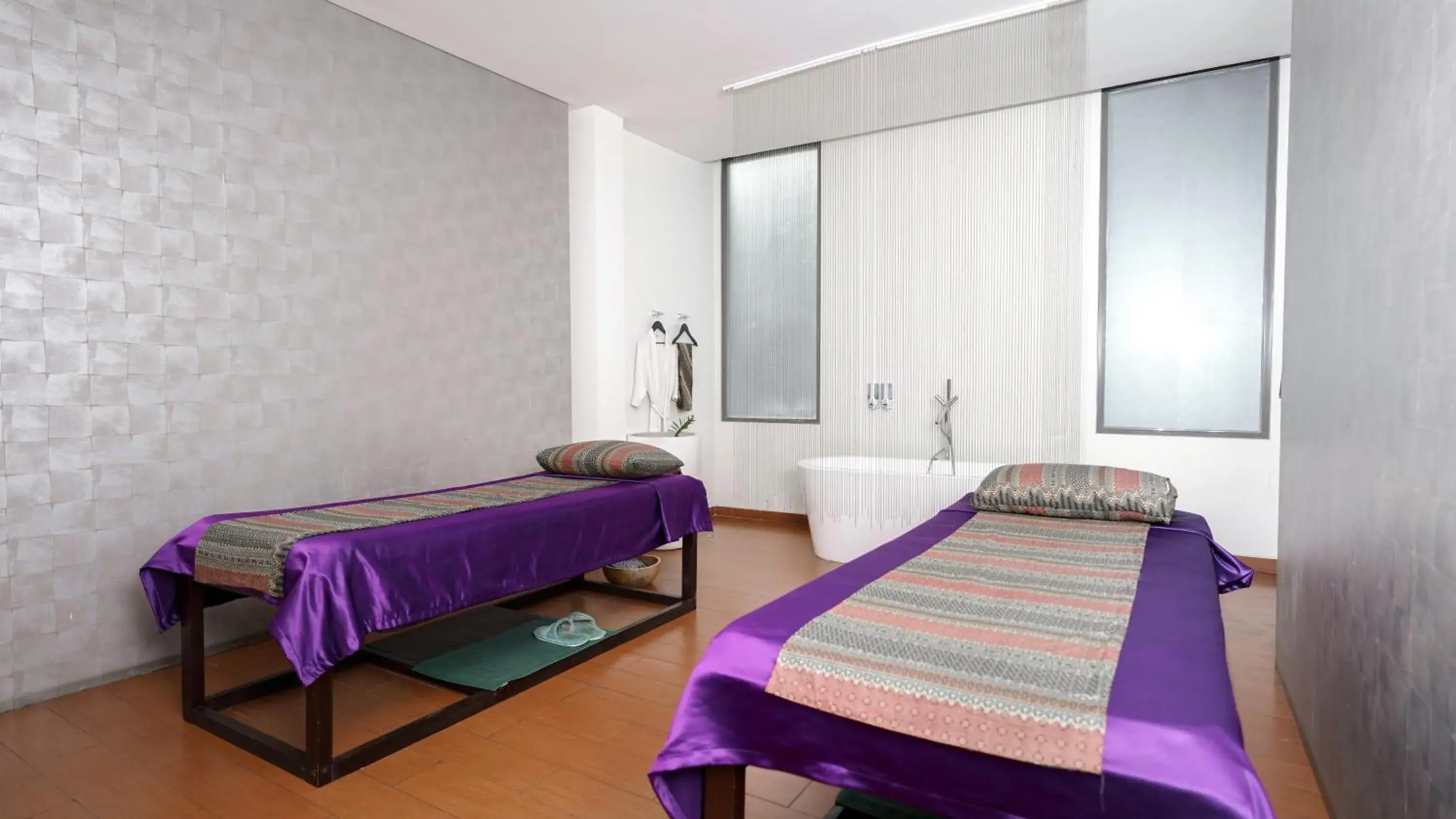 Massage, Bed in Novotel Banjarmasin Airport Massage, Bed in Novotel Banjarmasin Airport