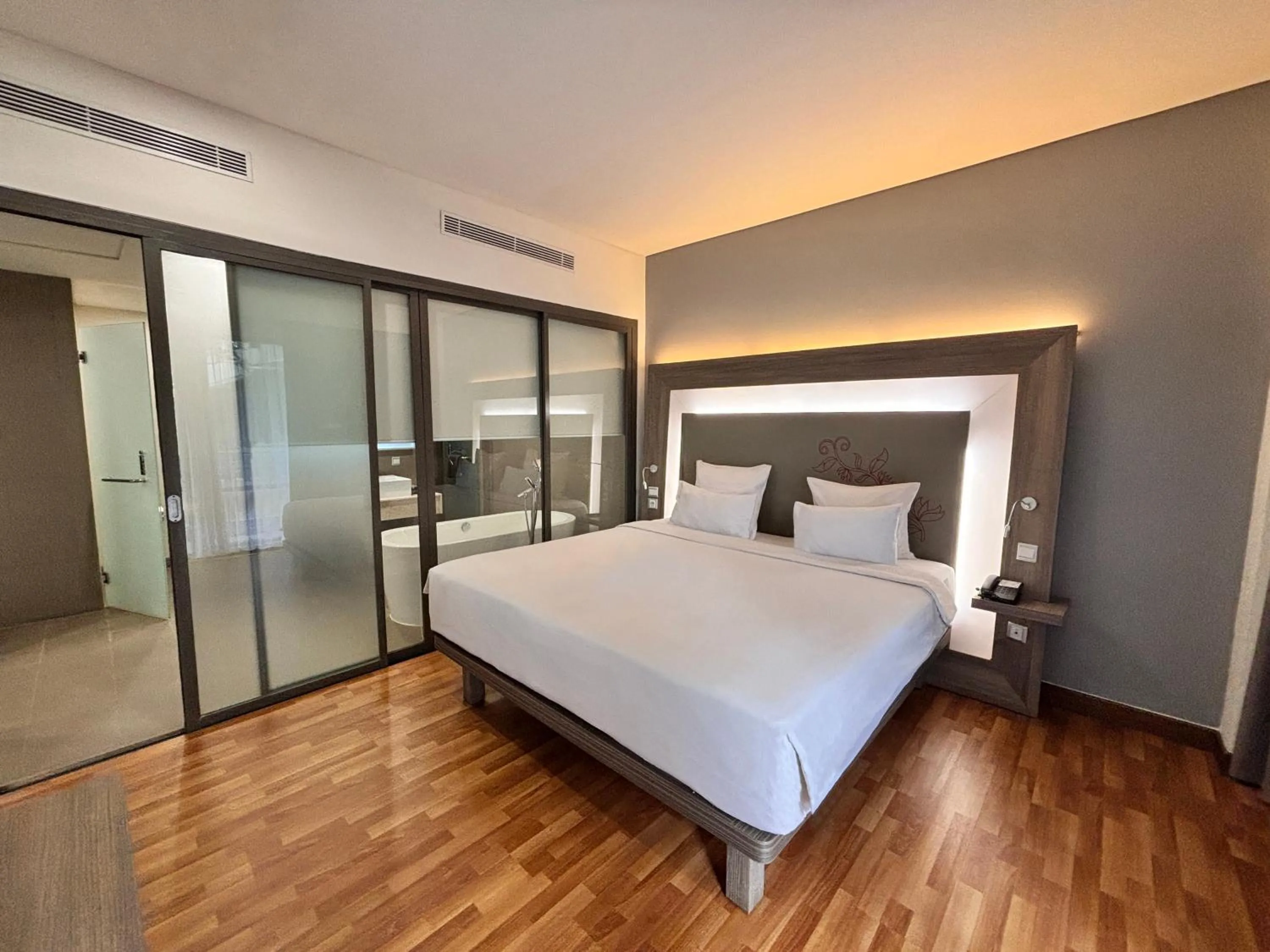 Bedroom, Bed in Novotel Banjarmasin Airport