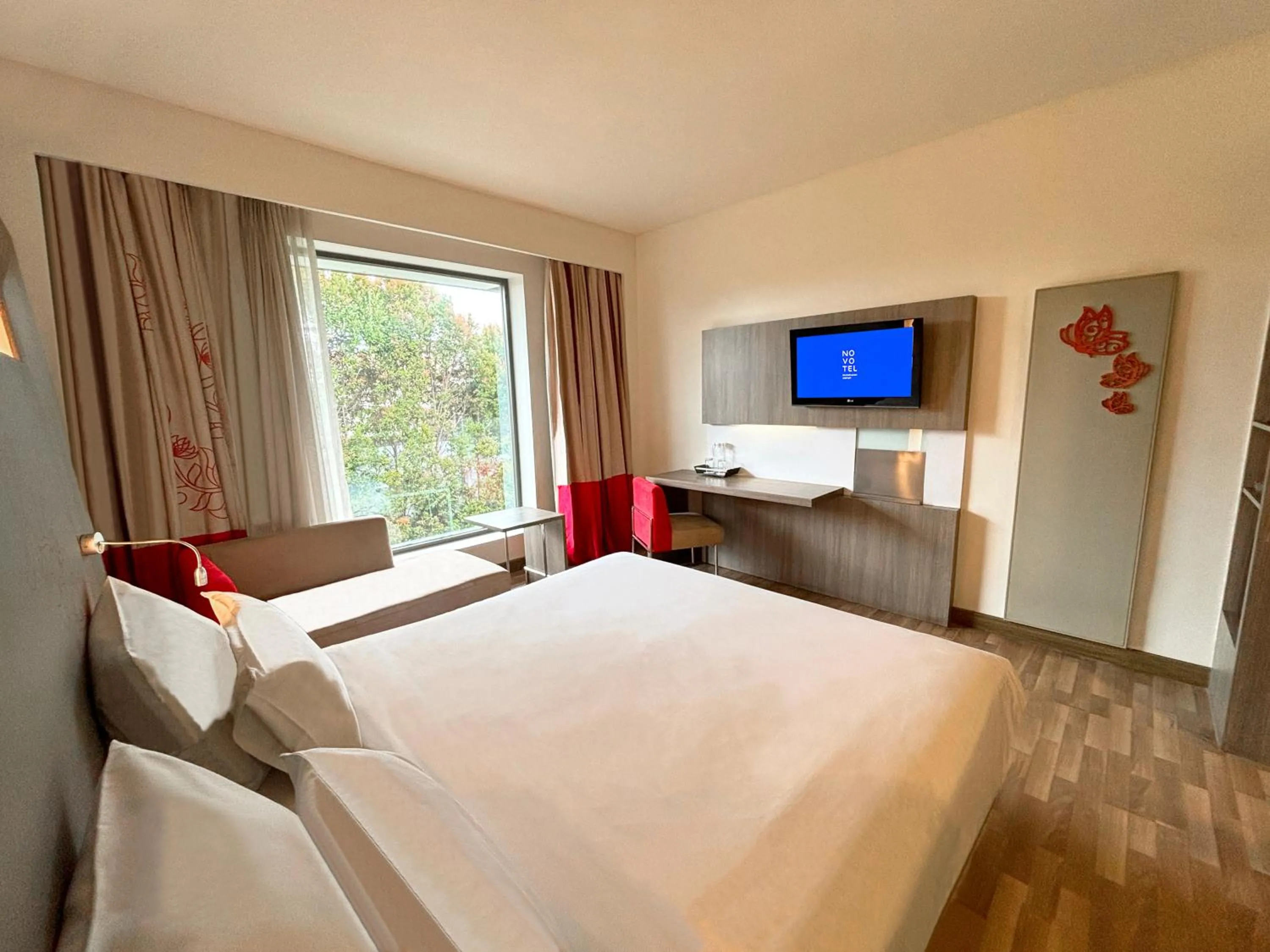 View (from property/room), Bed in Novotel Banjarmasin Airport