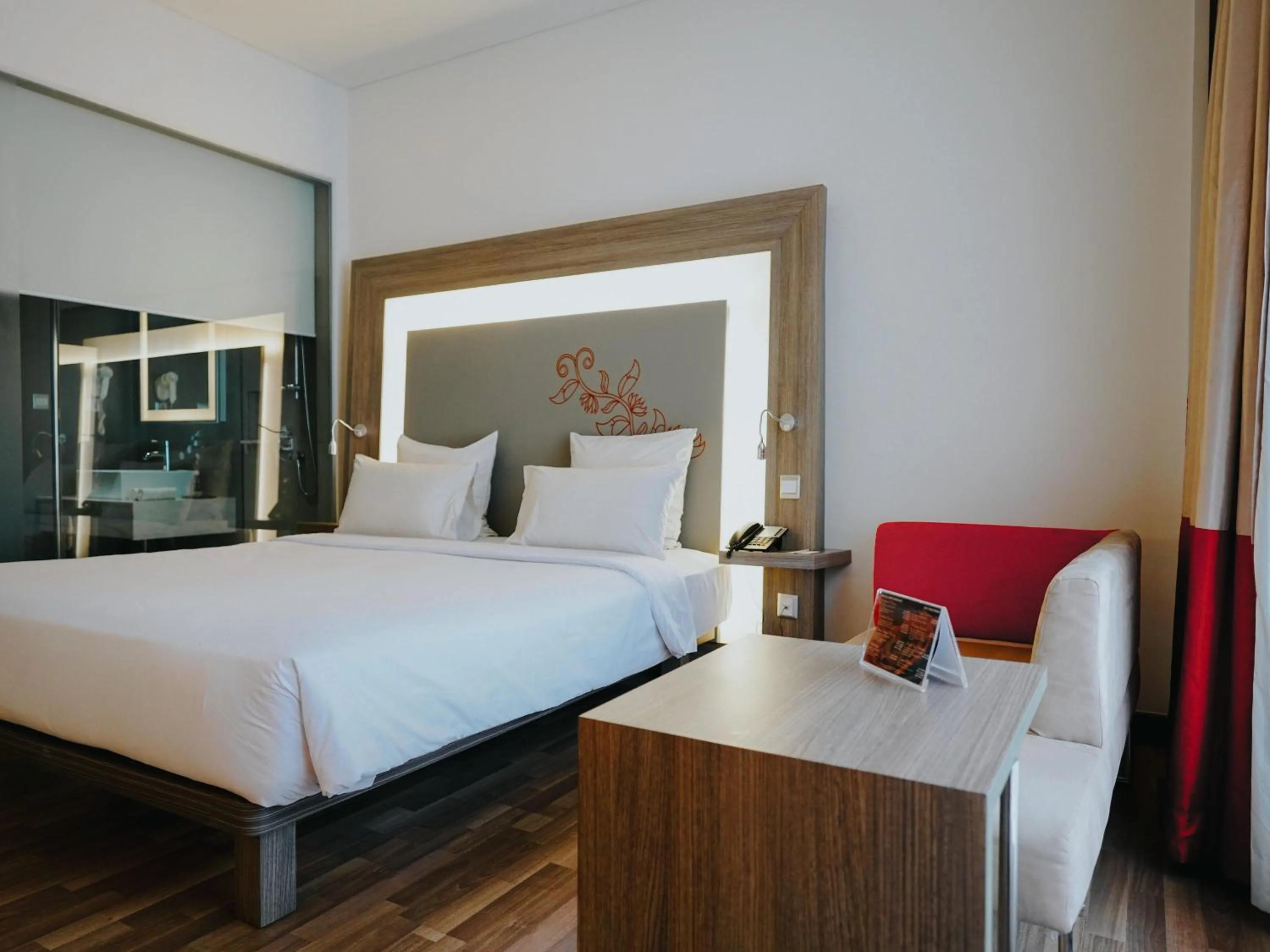 Bedroom, Bed in Novotel Banjarmasin Airport