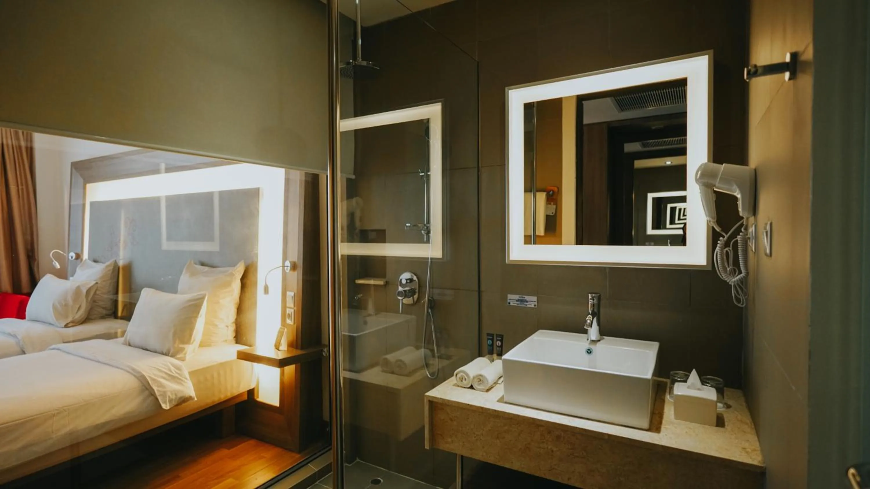 Bathroom, Bed in Novotel Banjarmasin Airport