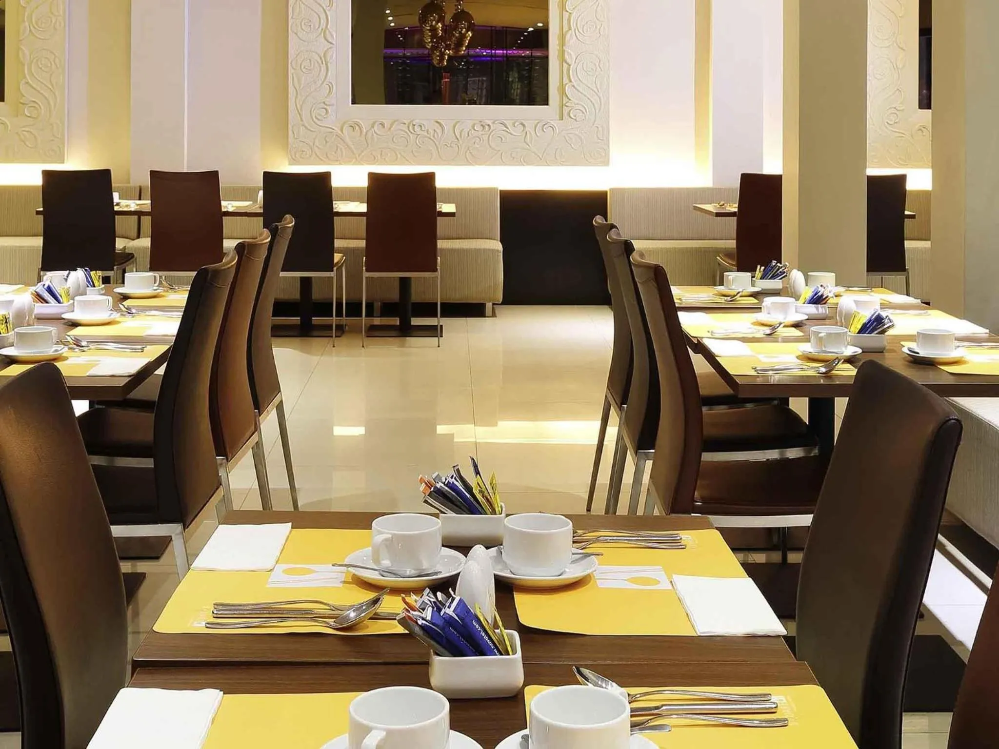 Restaurant/places to eat in Novotel Banjarmasin Airport