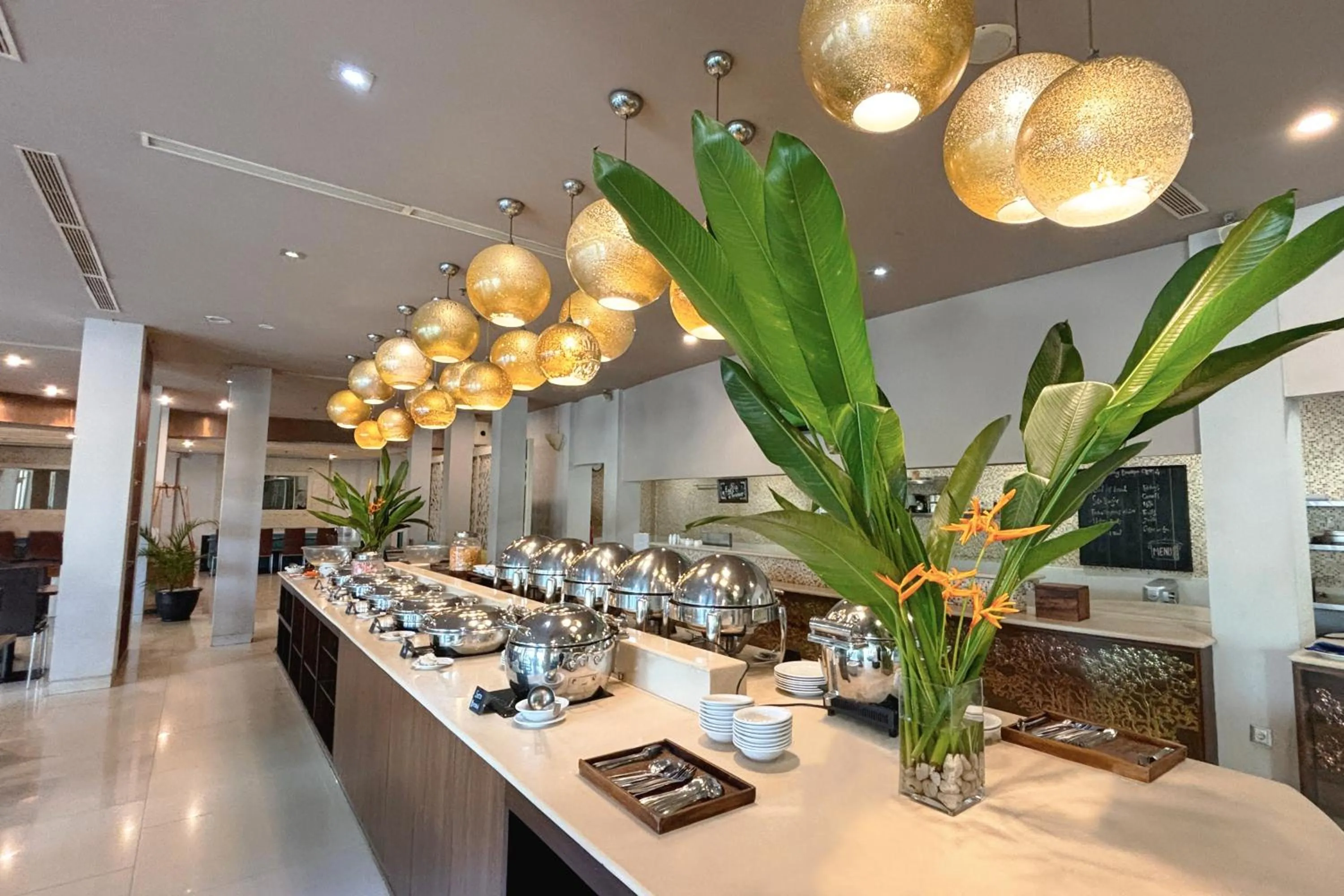 Restaurant/places to eat in Novotel Banjarmasin Airport