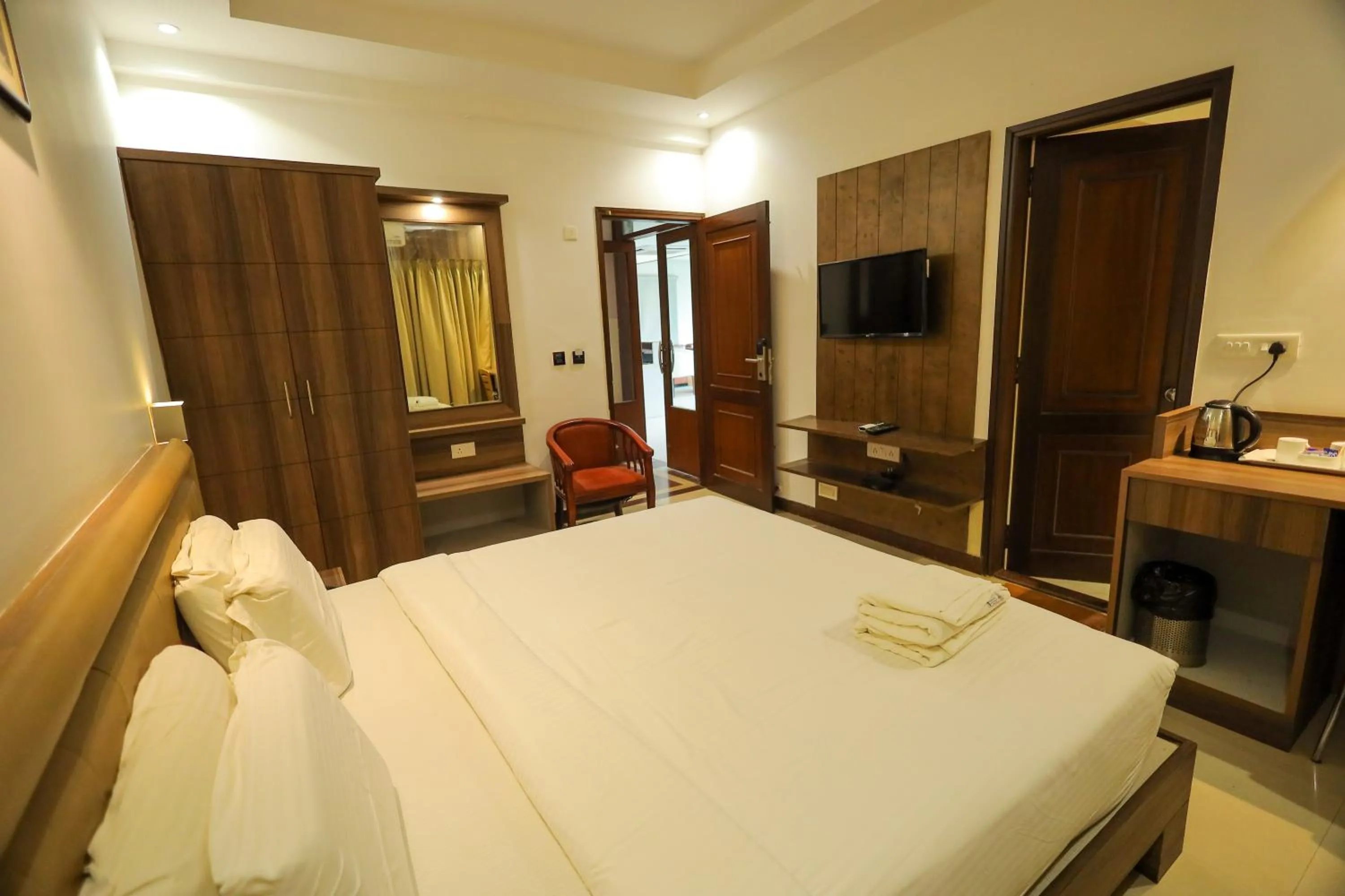 Bedroom, Bed in Metro Plaza Hotel by RAK Rooms, Mangaluru
