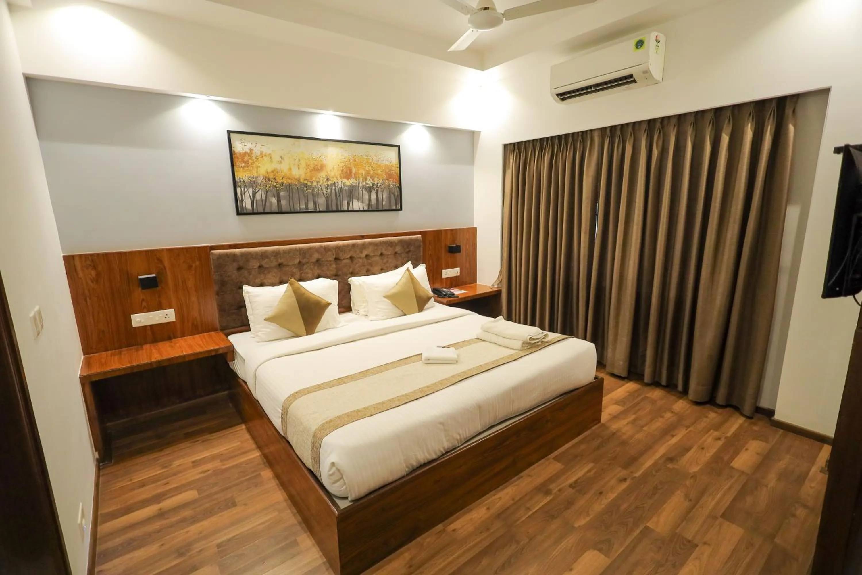 Bedroom, Bed in Metro Plaza Hotel by RAK Rooms, Mangaluru