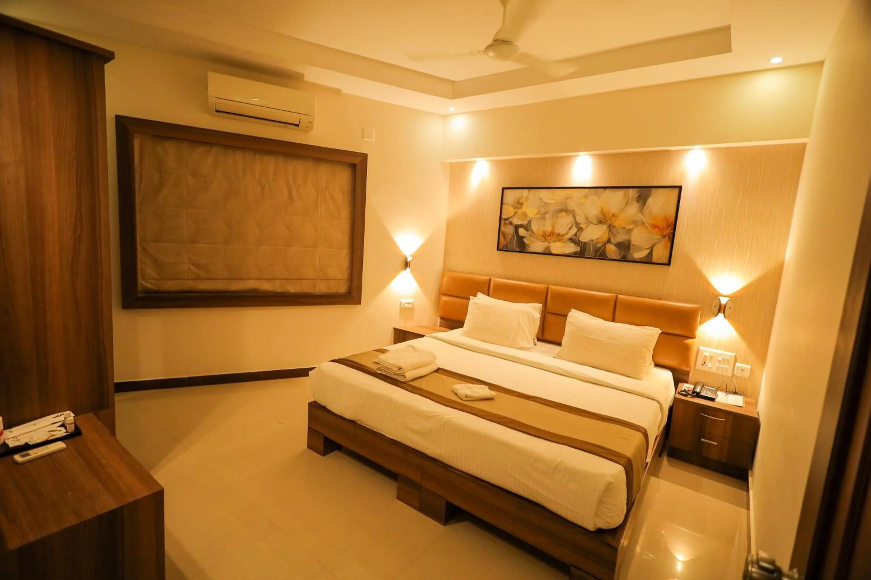 Bedroom, Bed in Metro Plaza Hotel by RAK Rooms, Mangaluru
