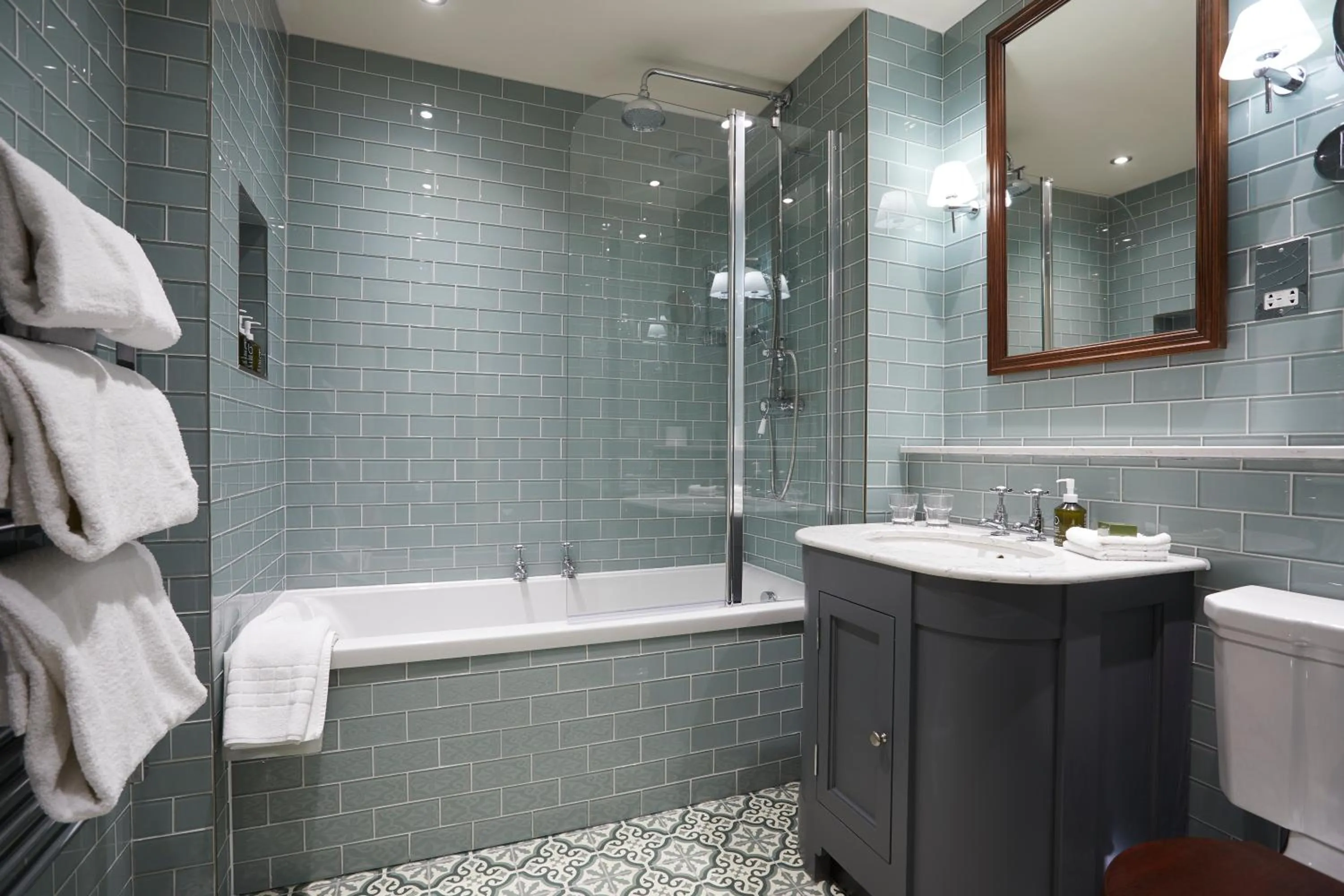 Shower in The Duncombe Arms