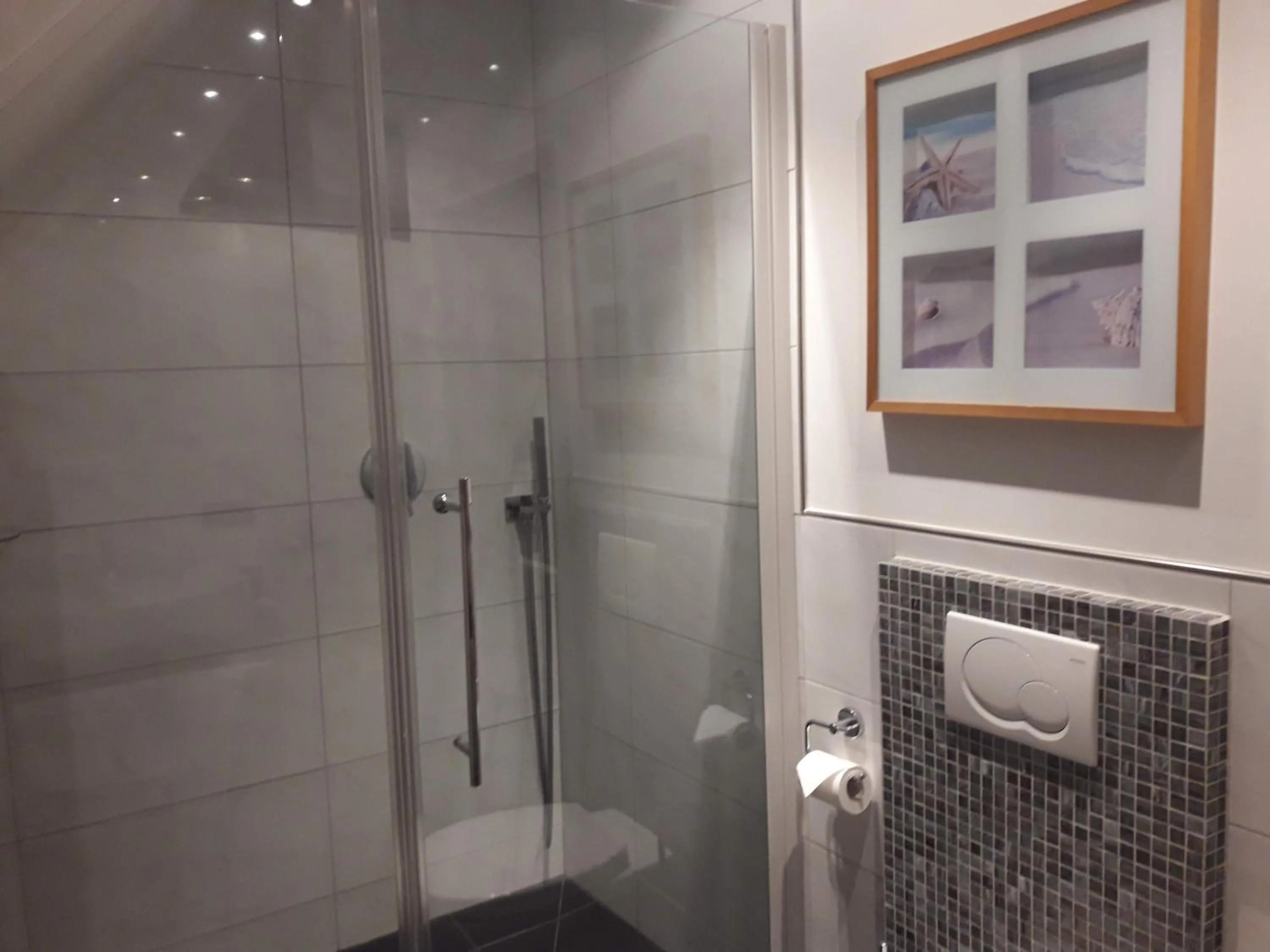 Bathroom in GÄSTEHAUS LIFESTYLE