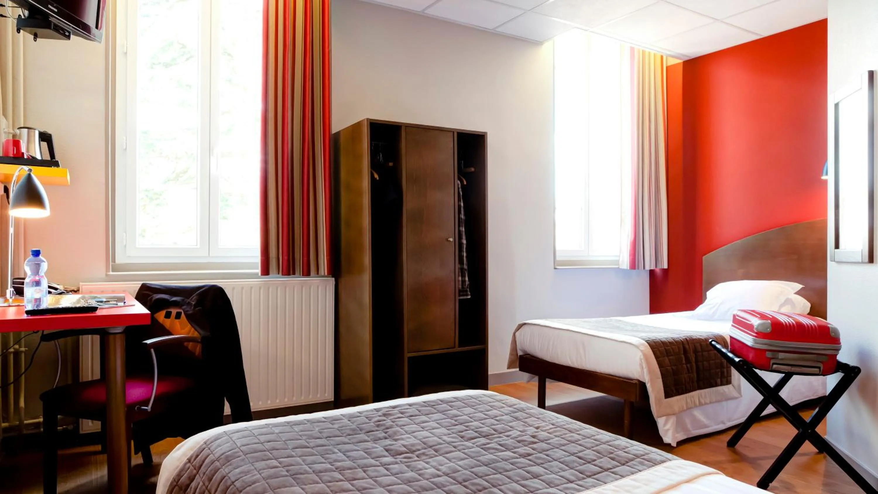 Photo of the whole room, Bed in Domaine Lyon Saint Joseph