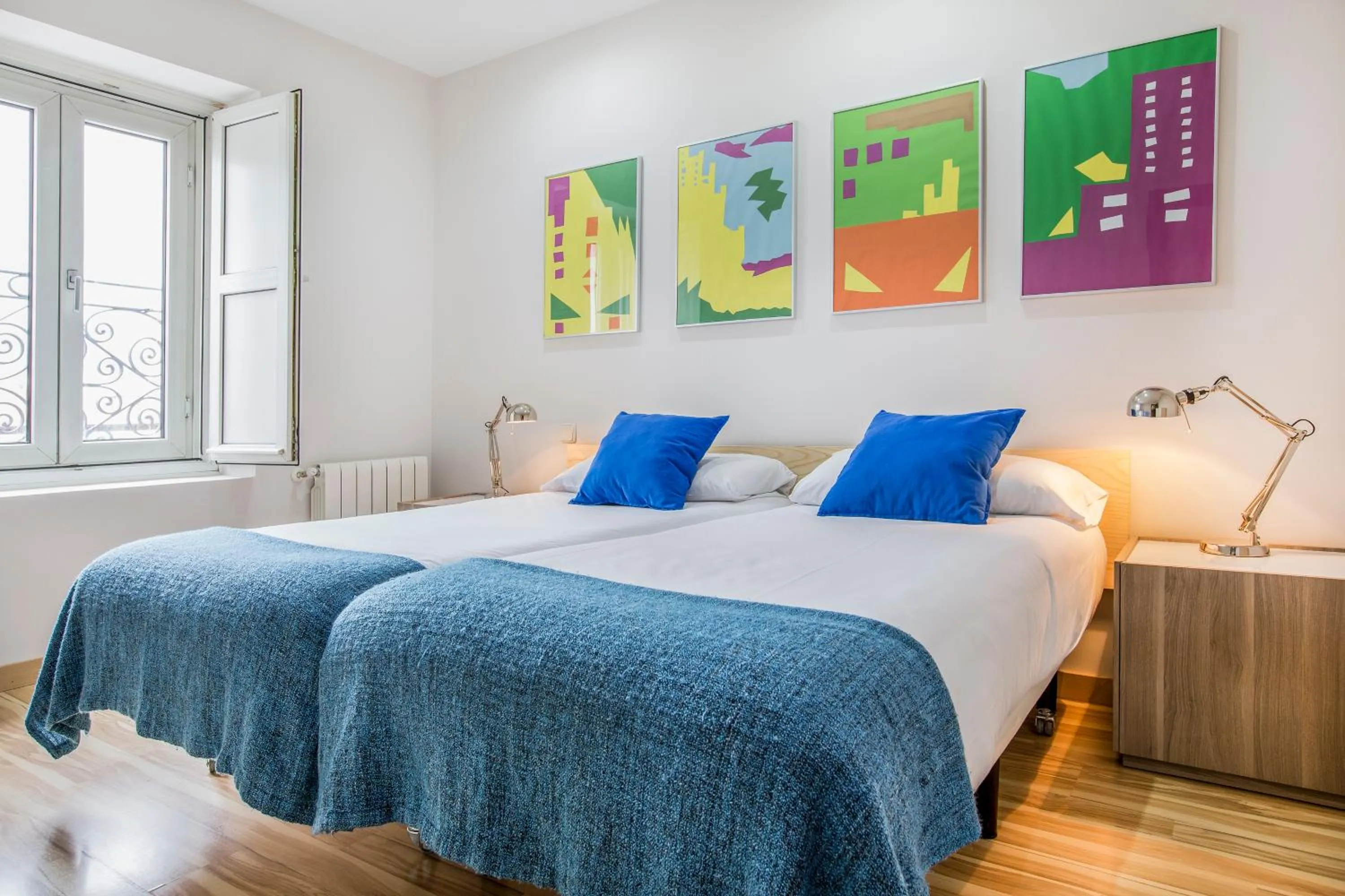 Bedroom, Bed in Mola Suites