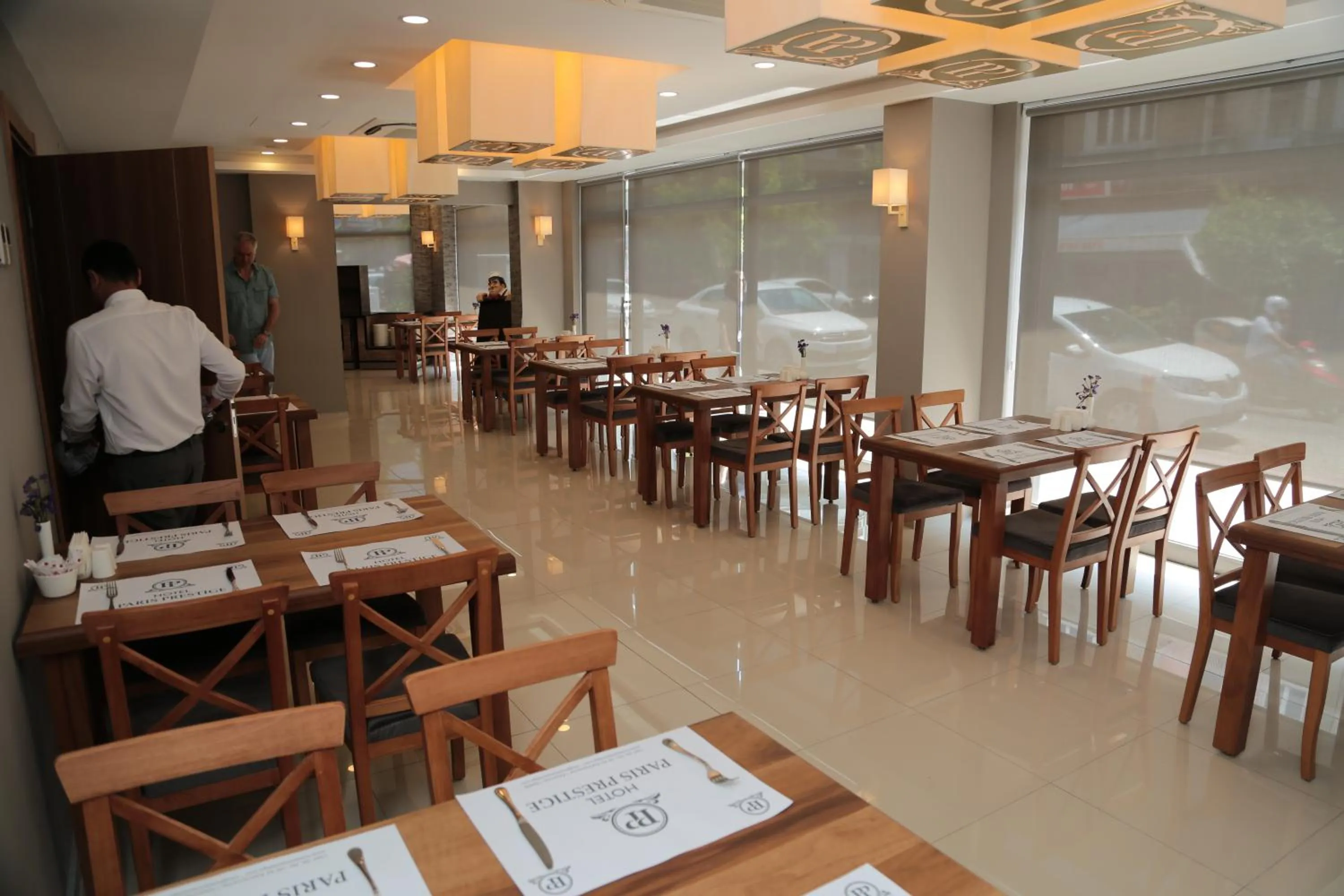 Restaurant/places to eat in Hotel Paris Prestige