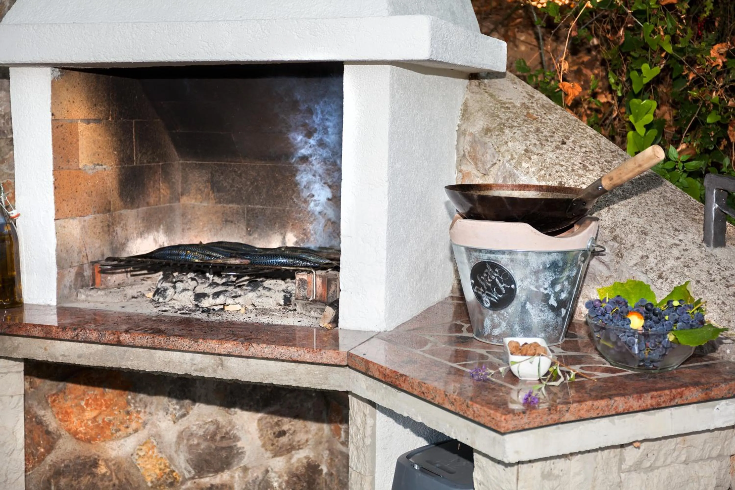 BBQ facilities in Apartment Villa Lidija