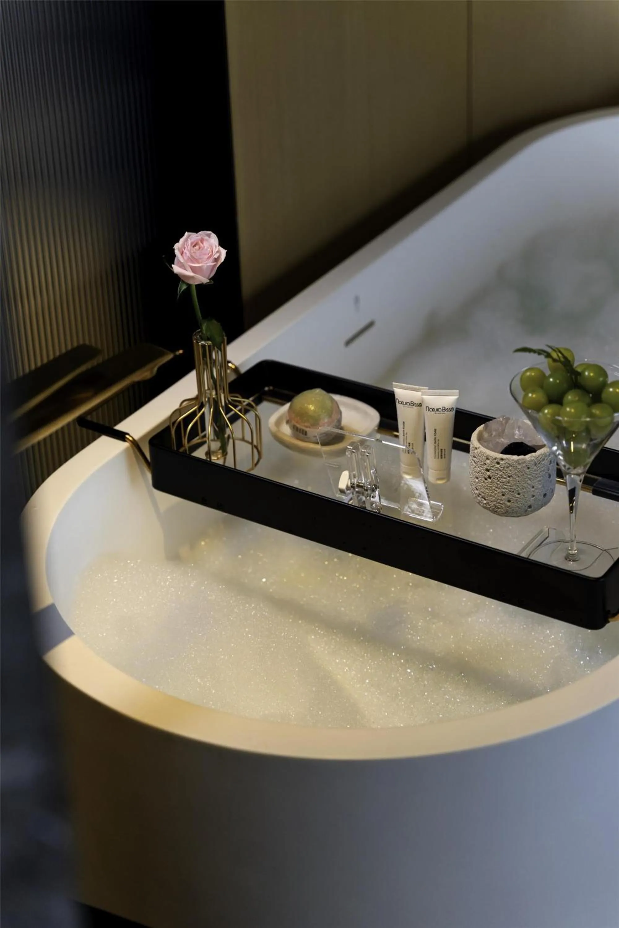 Bedroom in Kempinski Hotel Hangzhou - Beside the Grand Canal, connected to refined lifestyle