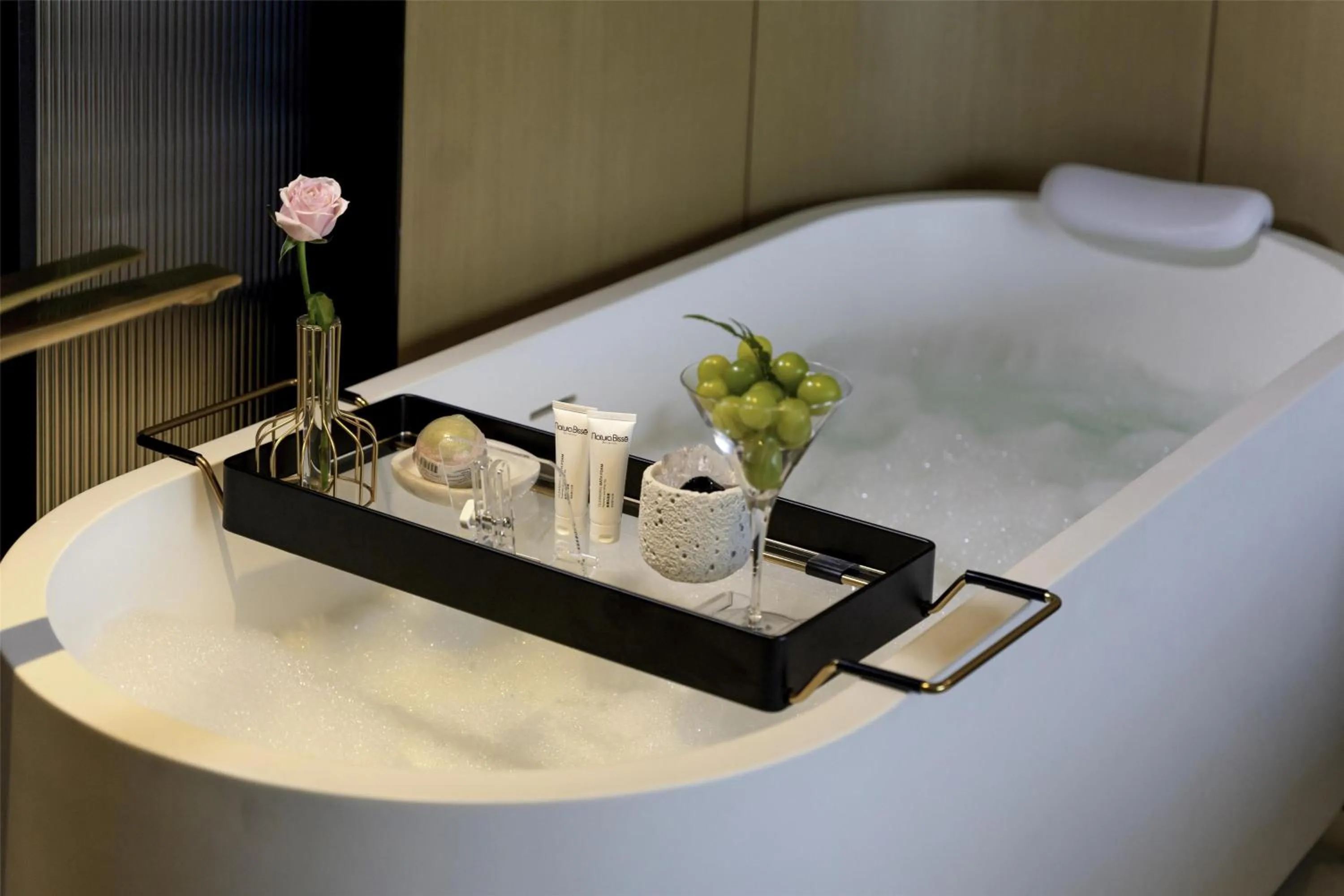 Bedroom in Kempinski Hotel Hangzhou - Beside the Grand Canal, connected to refined lifestyle