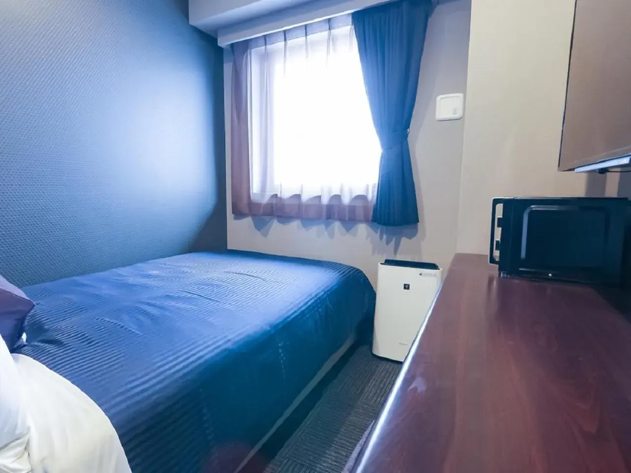 Photo of the whole room, Bed in HOTEL LiVEMAX Yokohama-Eki Nishiguchi Photo of the whole room, Bed in HOTEL LiVEMAX Yokohama-Eki Nishiguchi