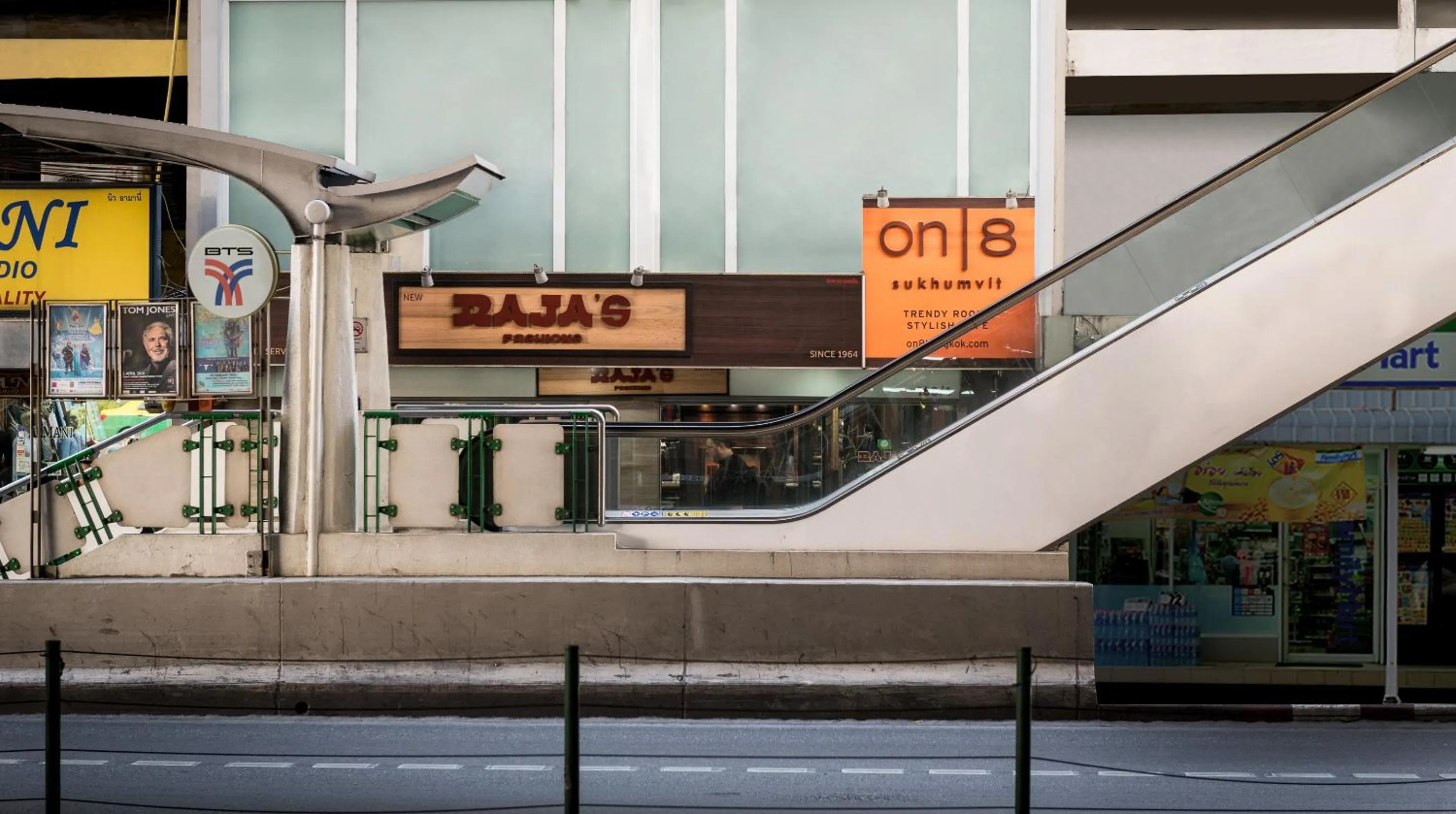 Area and facilities in On 8 Sukhumvit Nana Bangkok