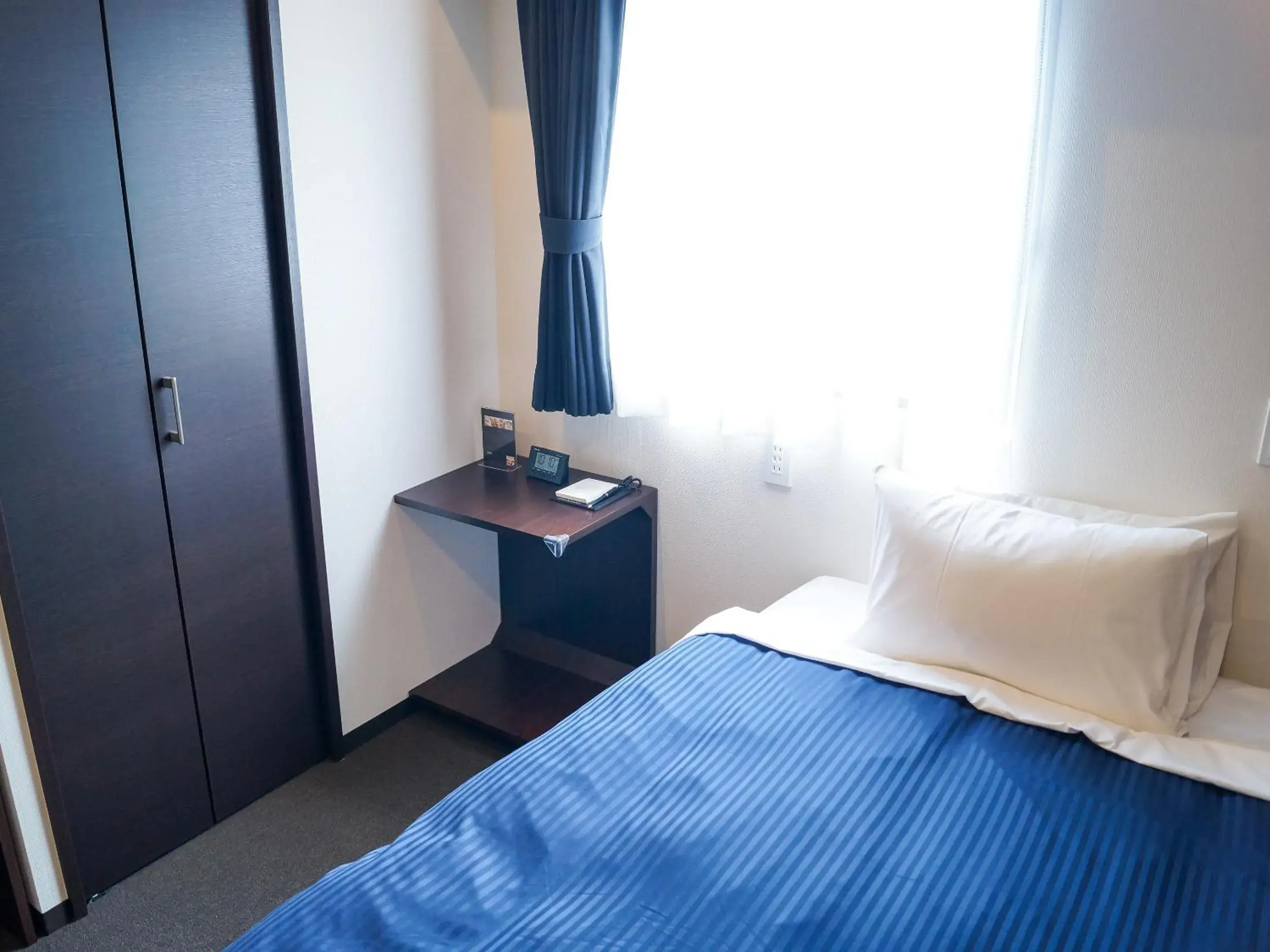 Semi Double Room - single occupancy - Non-Smoking in HOTEL LiVEMAX Saitama-Asaka-Ekimae Semi Double Room - single occupancy - Non-Smoking in HOTEL LiVEMAX Saitama-Asaka-Ekimae