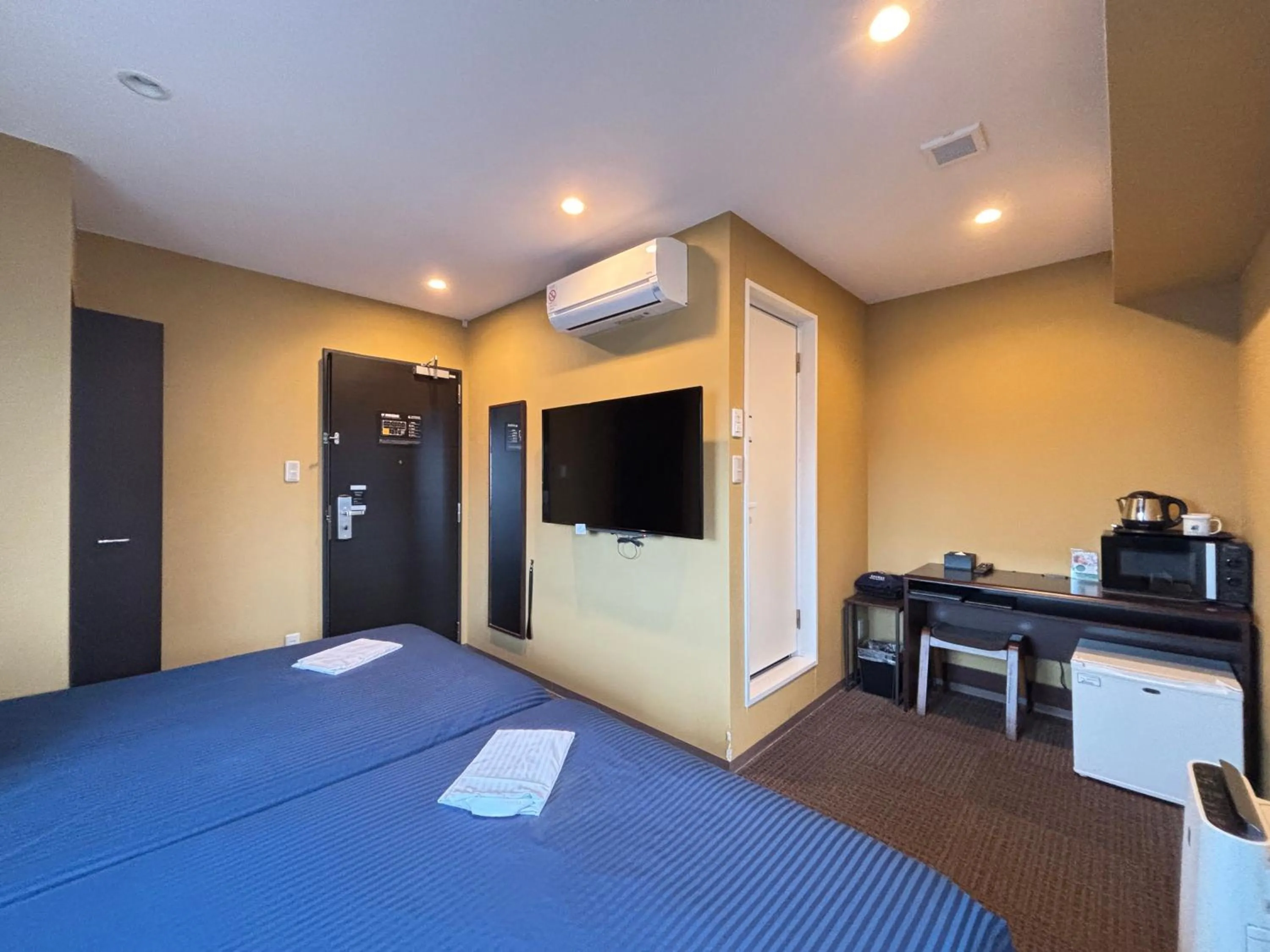 Bedroom, Bed in HOTEL LiVEMAX Fukuyama Ekimae