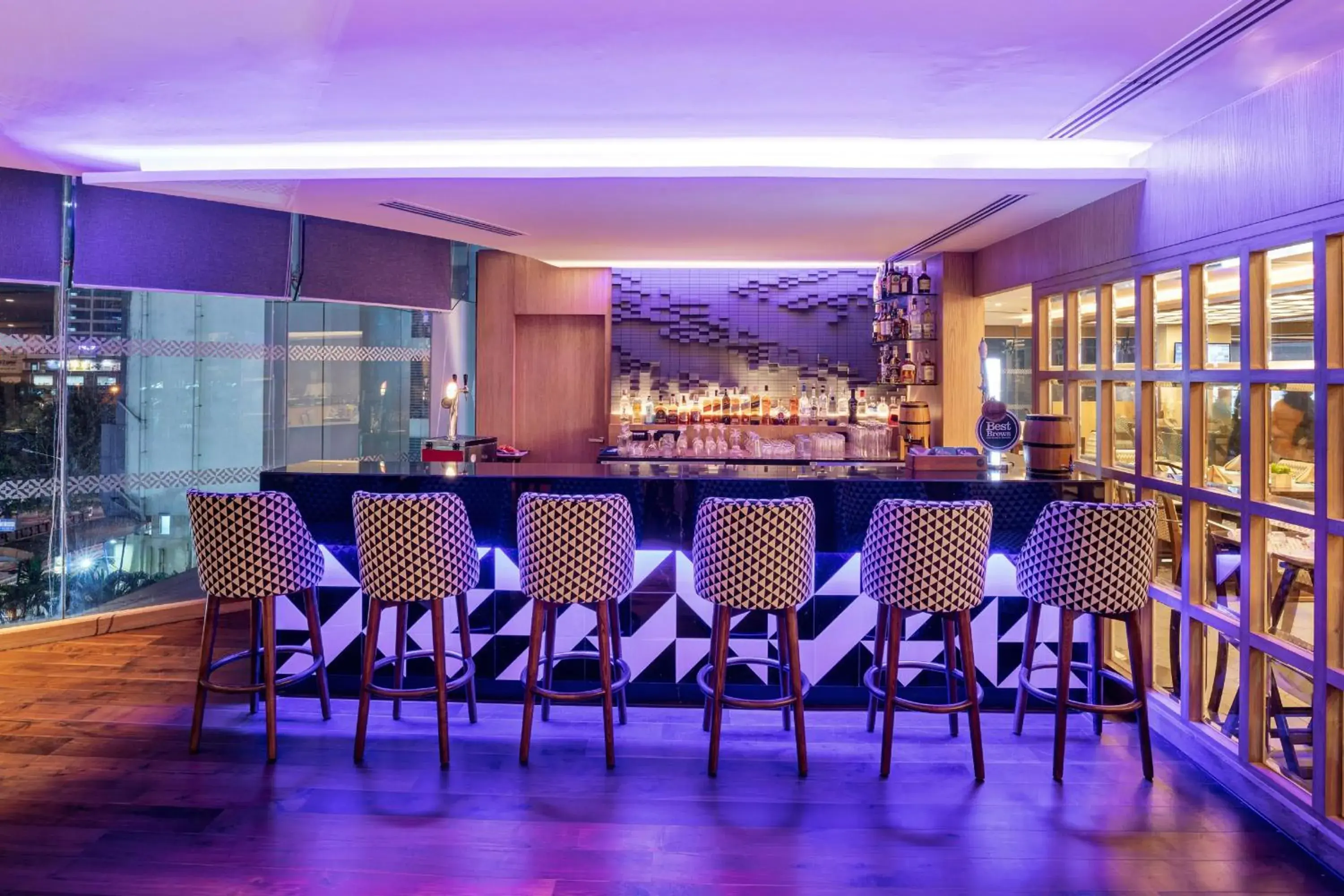 Lounge or bar in Four Points by Sheraton Navi Mumbai, Vashi Lounge or bar in Four Points by Sheraton Navi Mumbai, Vashi
