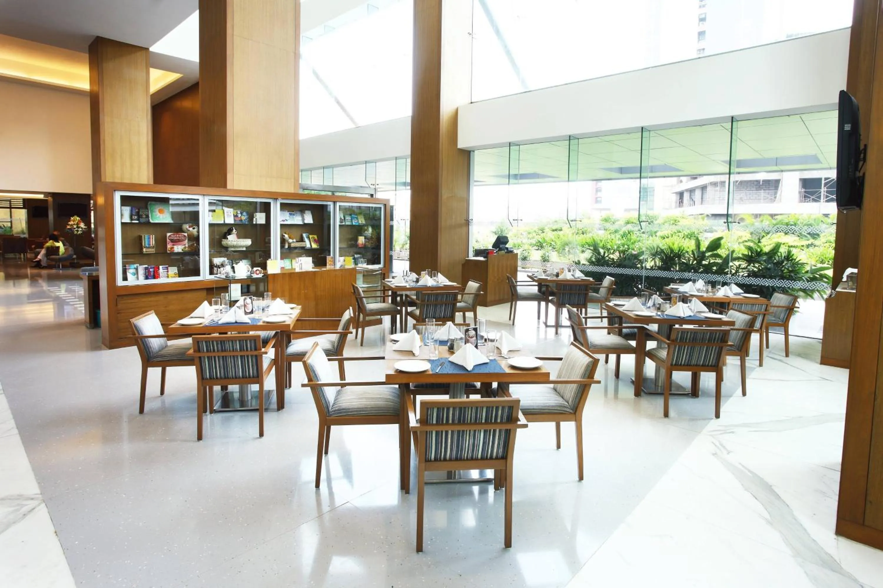 Restaurant/places to eat in Four Points by Sheraton Navi Mumbai, Vashi