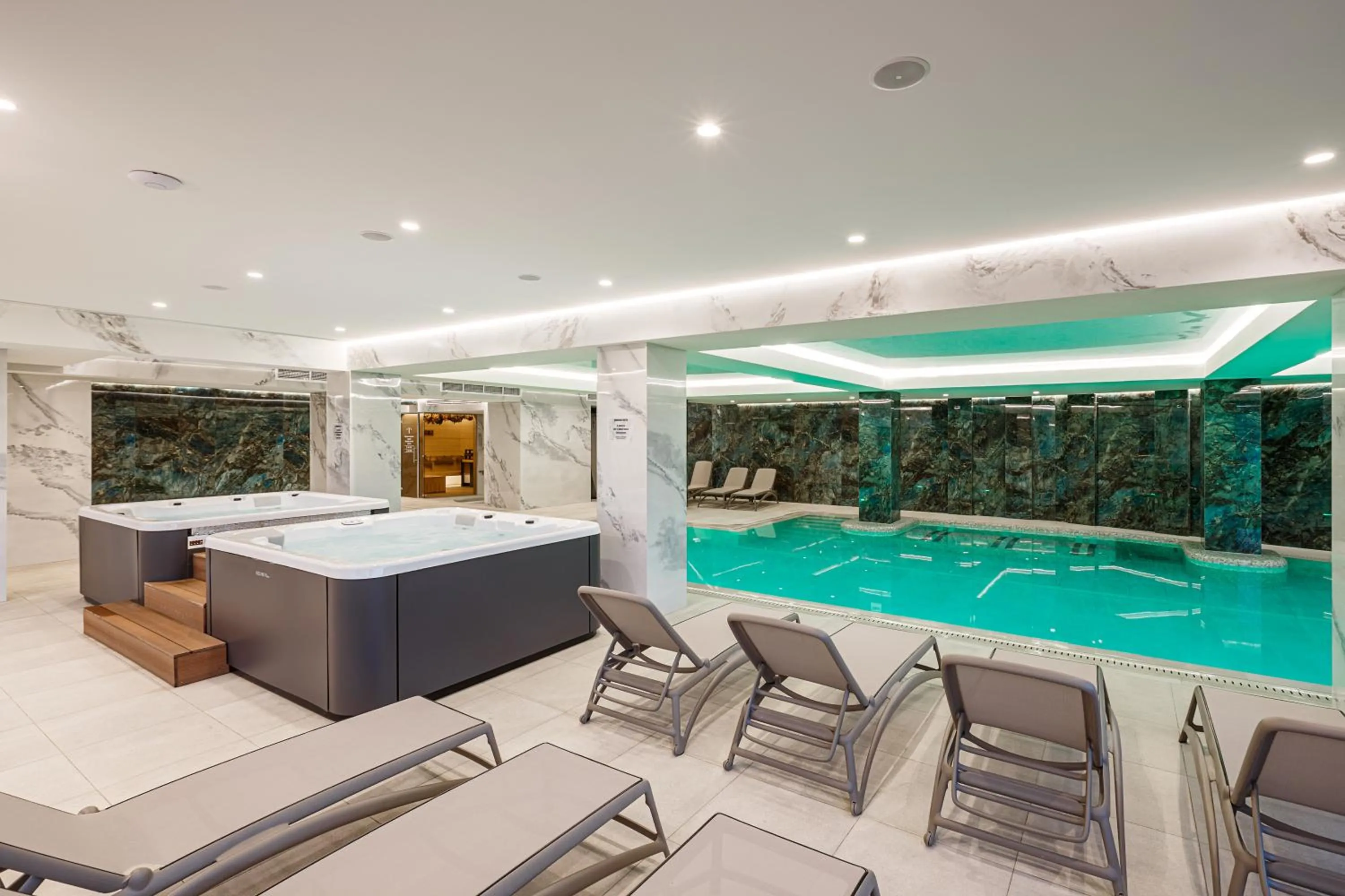 Tavel Hotel & SPA