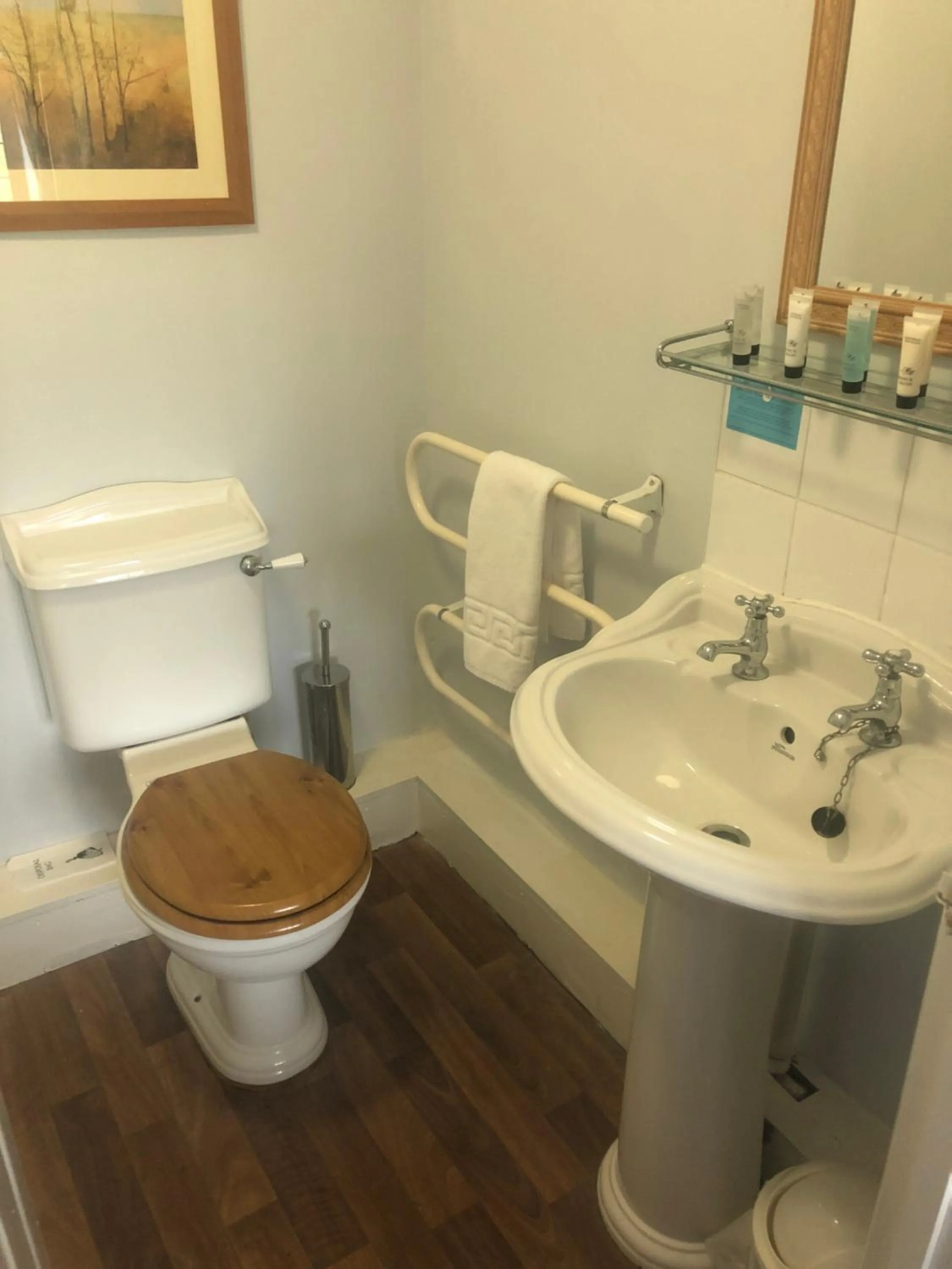 Bathroom in Raleghs Cross Inn