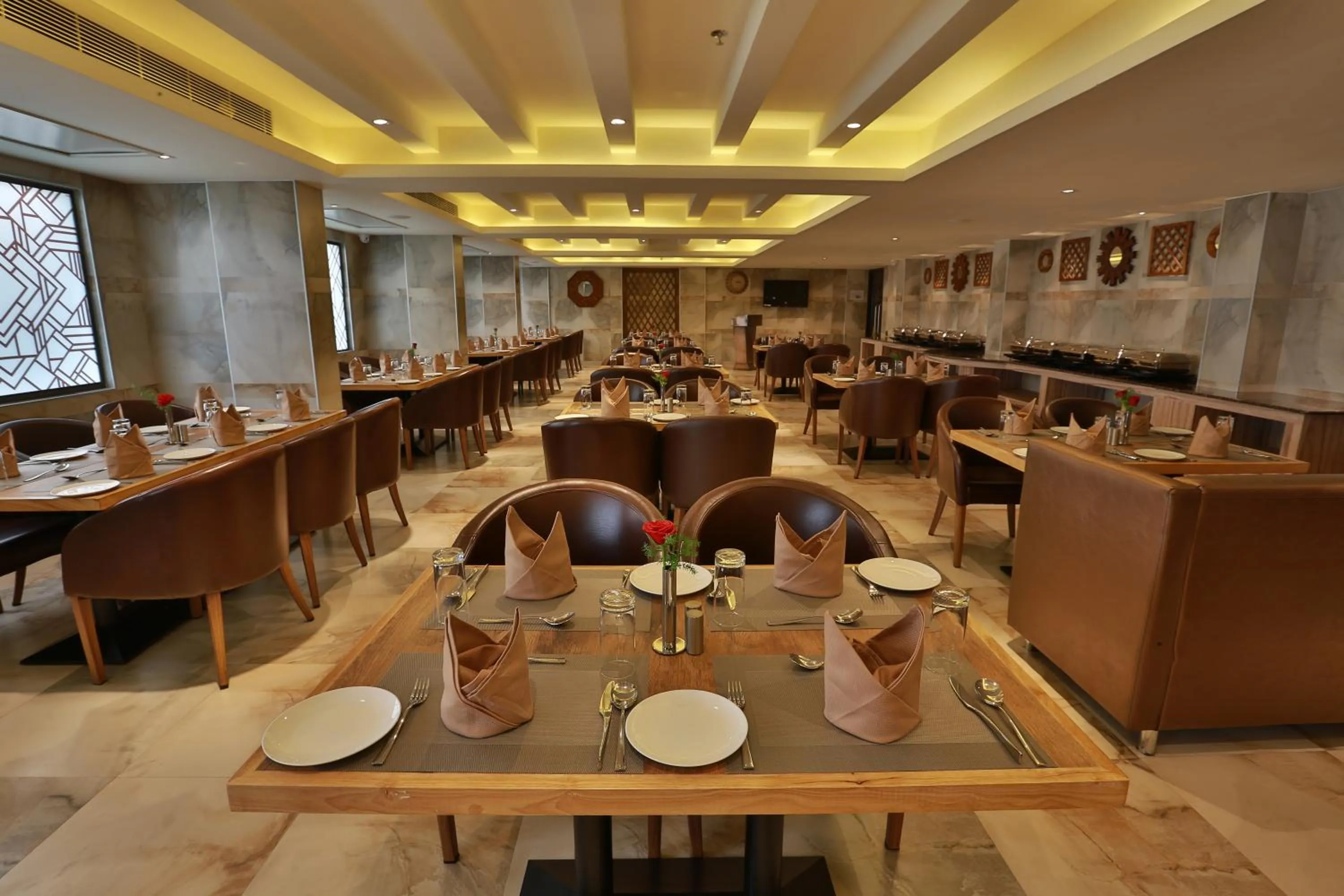 Restaurant/places to eat in Hotel Luminara