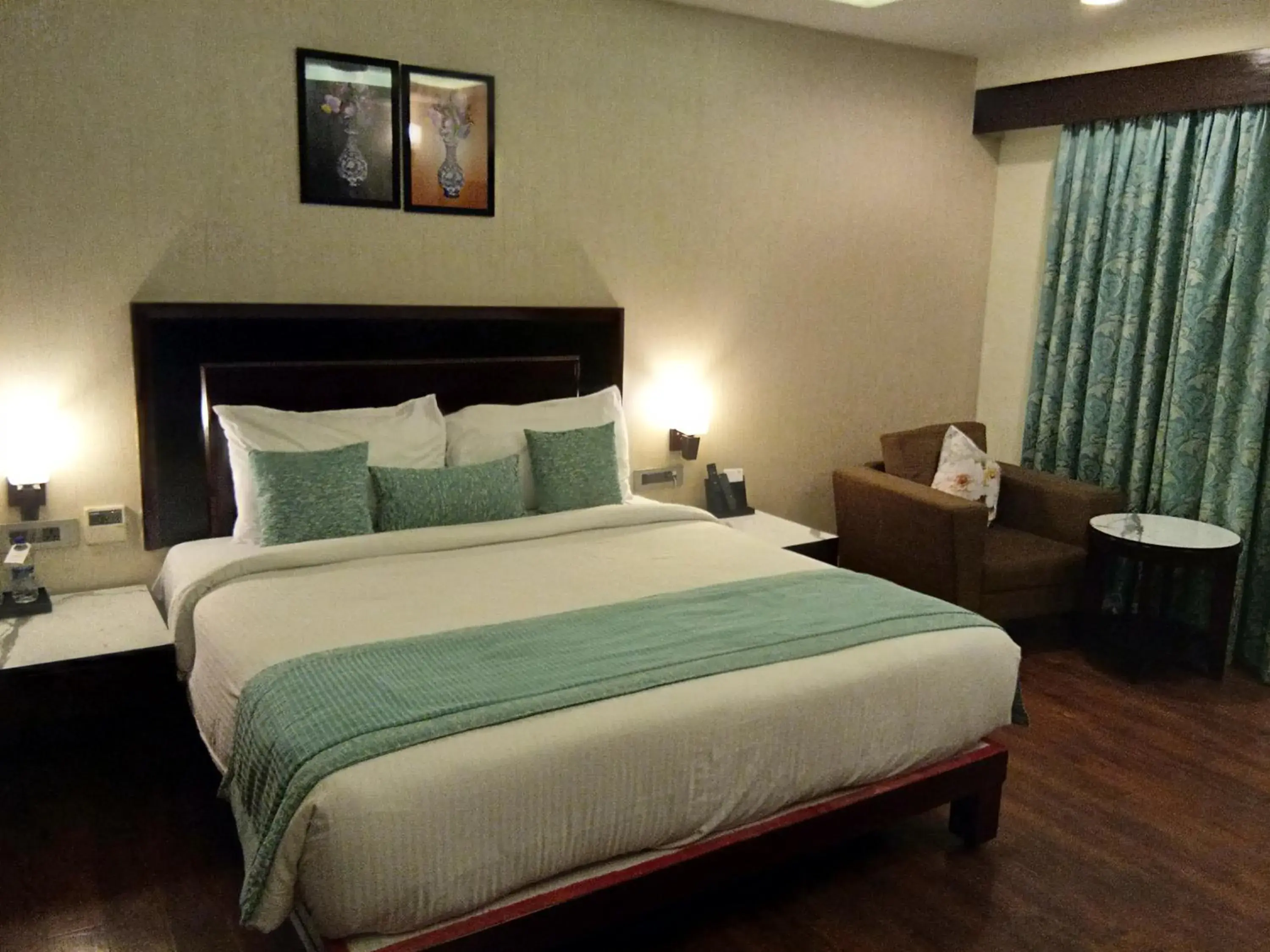 Bedroom, Bed in Fortune Select Grand Ridge, Tirupati - Member ITC Hotels' Group Bedroom, Bed in Fortune Select Grand Ridge, Tirupati - Member ITC Hotels' Group