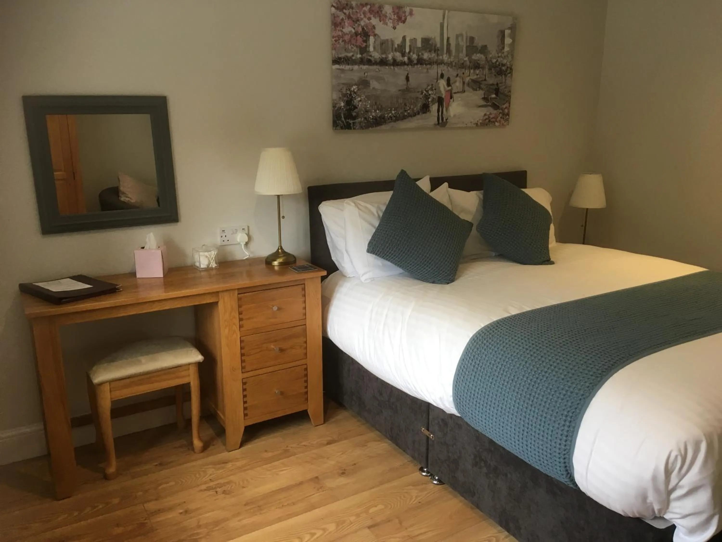 Bed in Trumbles Gatwick B&B