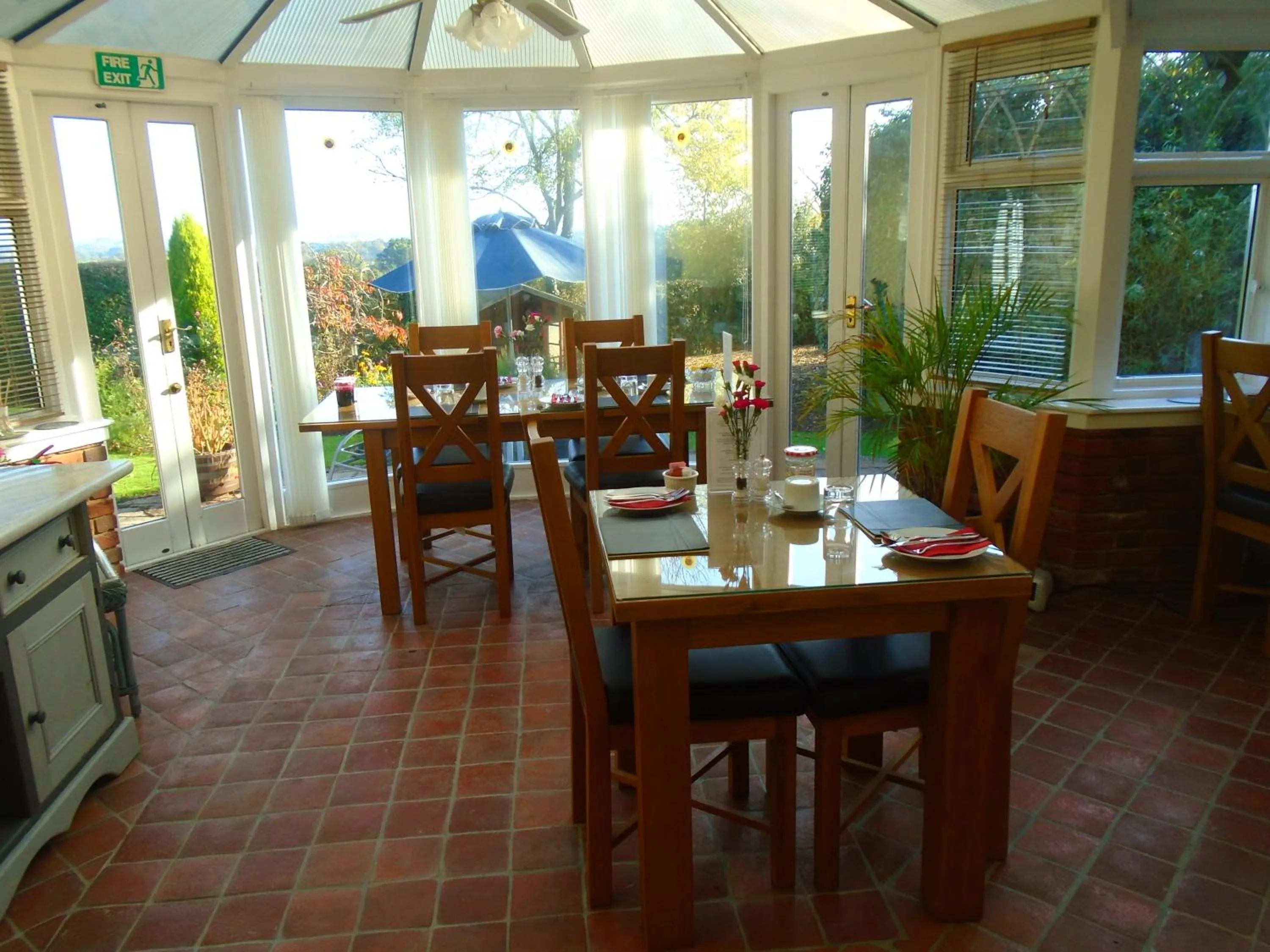 Dining area in Trumbles Gatwick B&B
