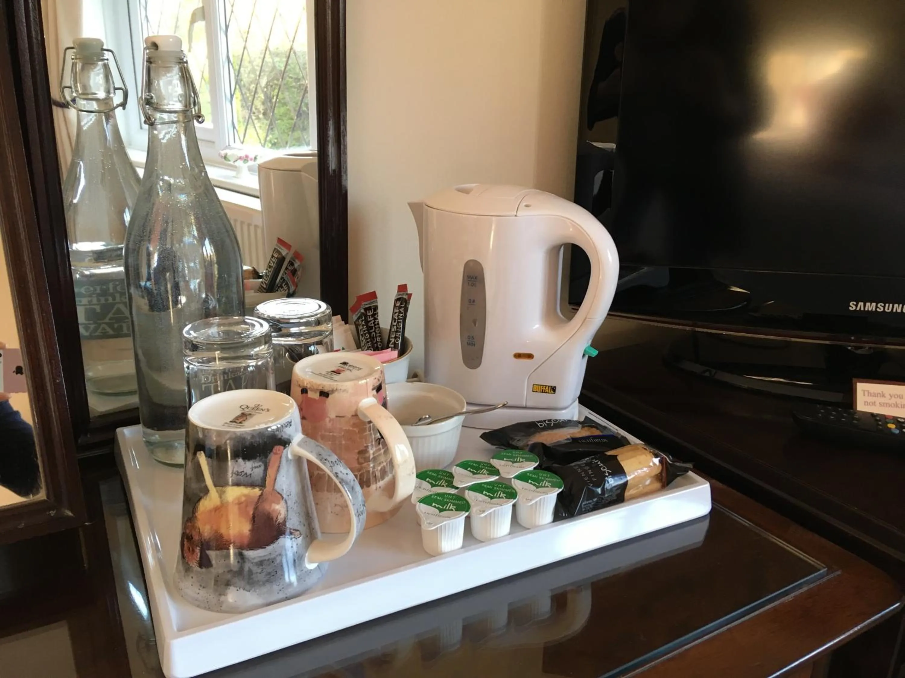 Food and drinks in Trumbles Gatwick B&B